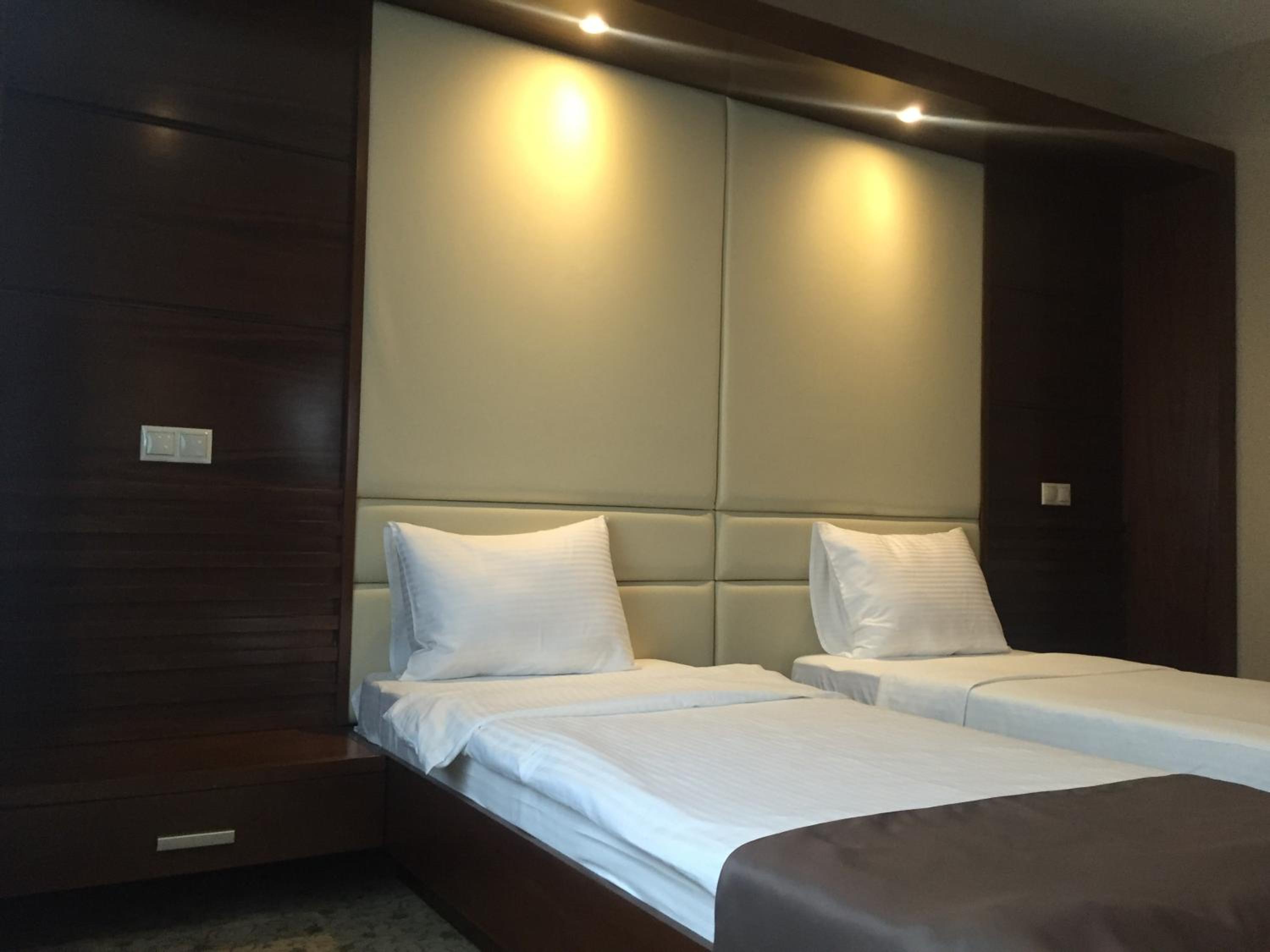 Executive Twin Room - Photo 2