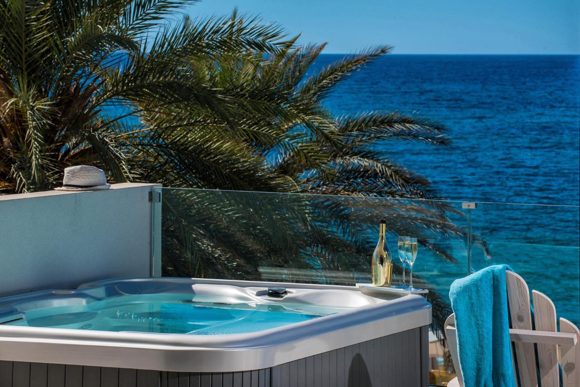 Deluxe Blue Suite with Sea View and Hot Tub - Annex photo 3