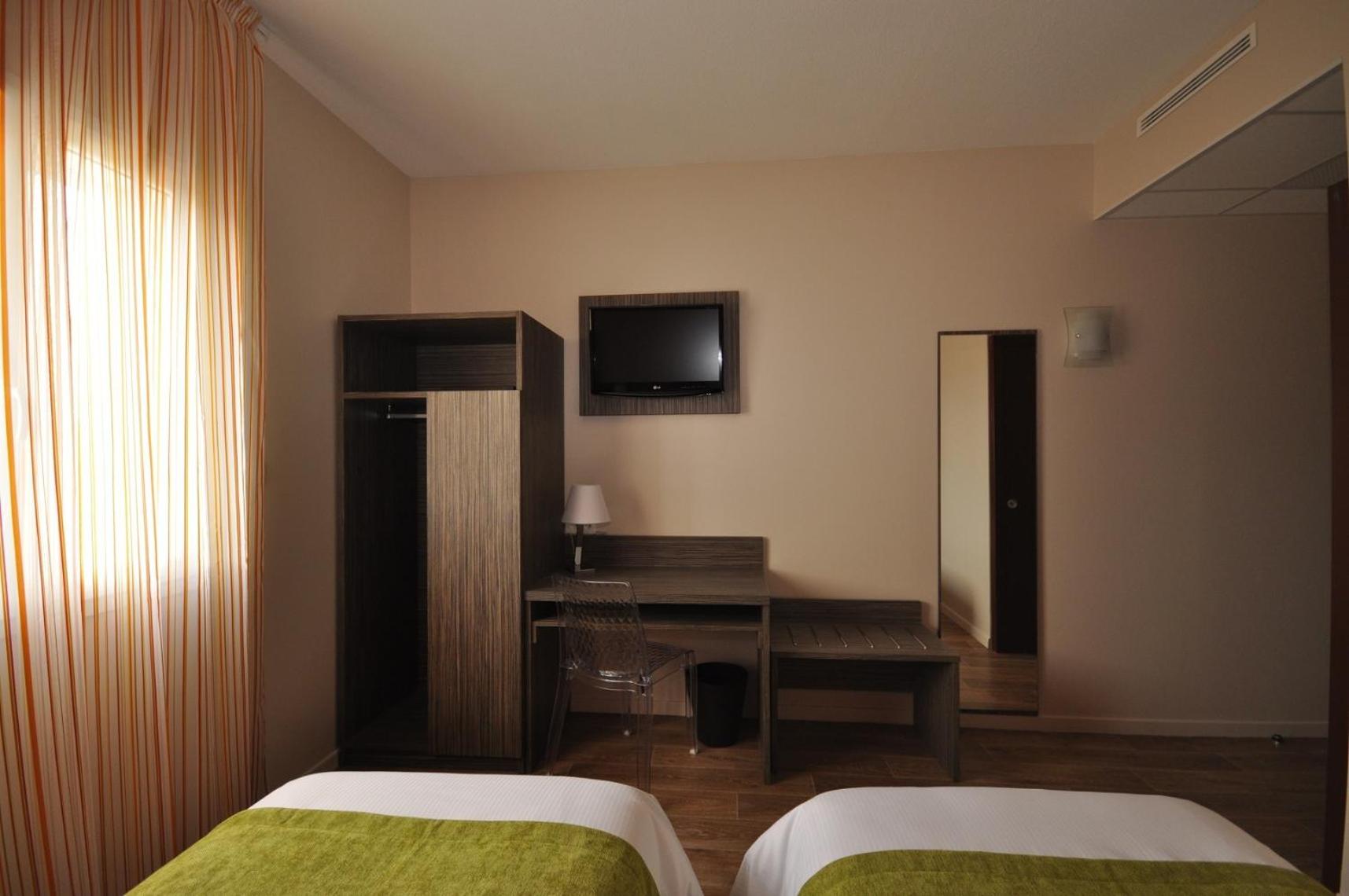 Twin Room - Photo 1