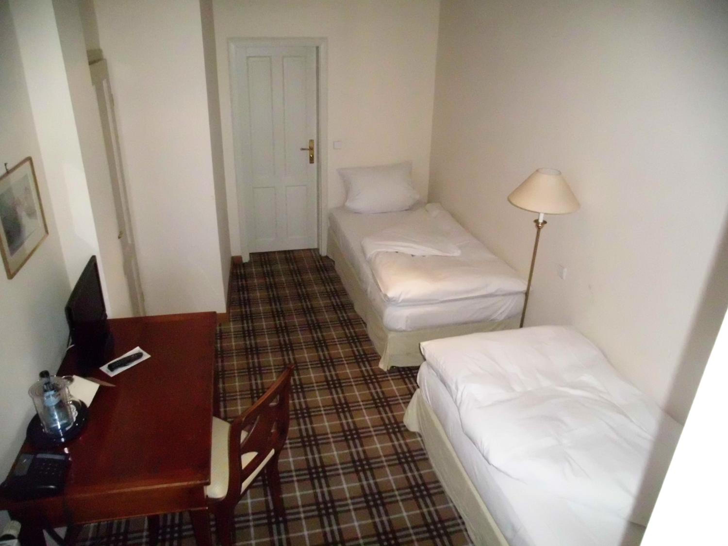 Double Room - Photo 5