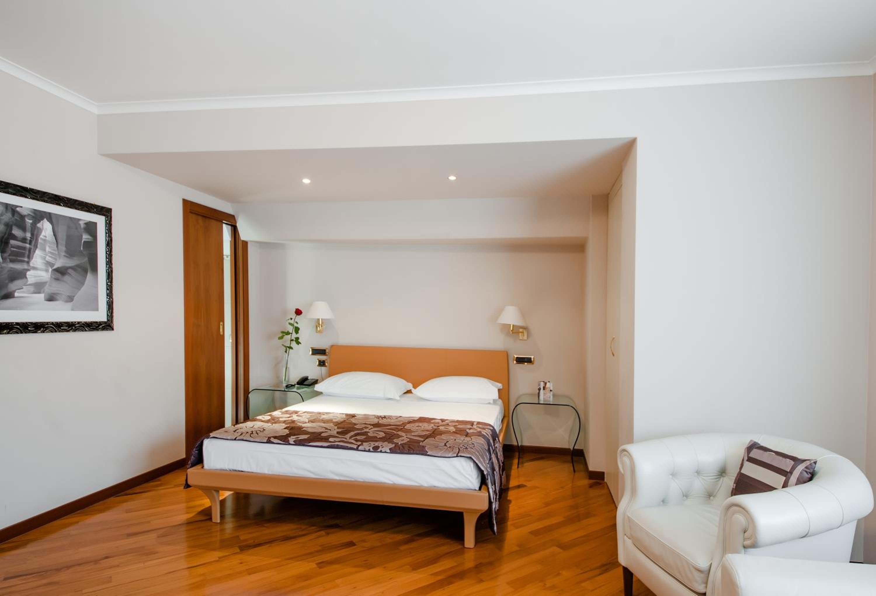 Premium Double Room - Photo 6