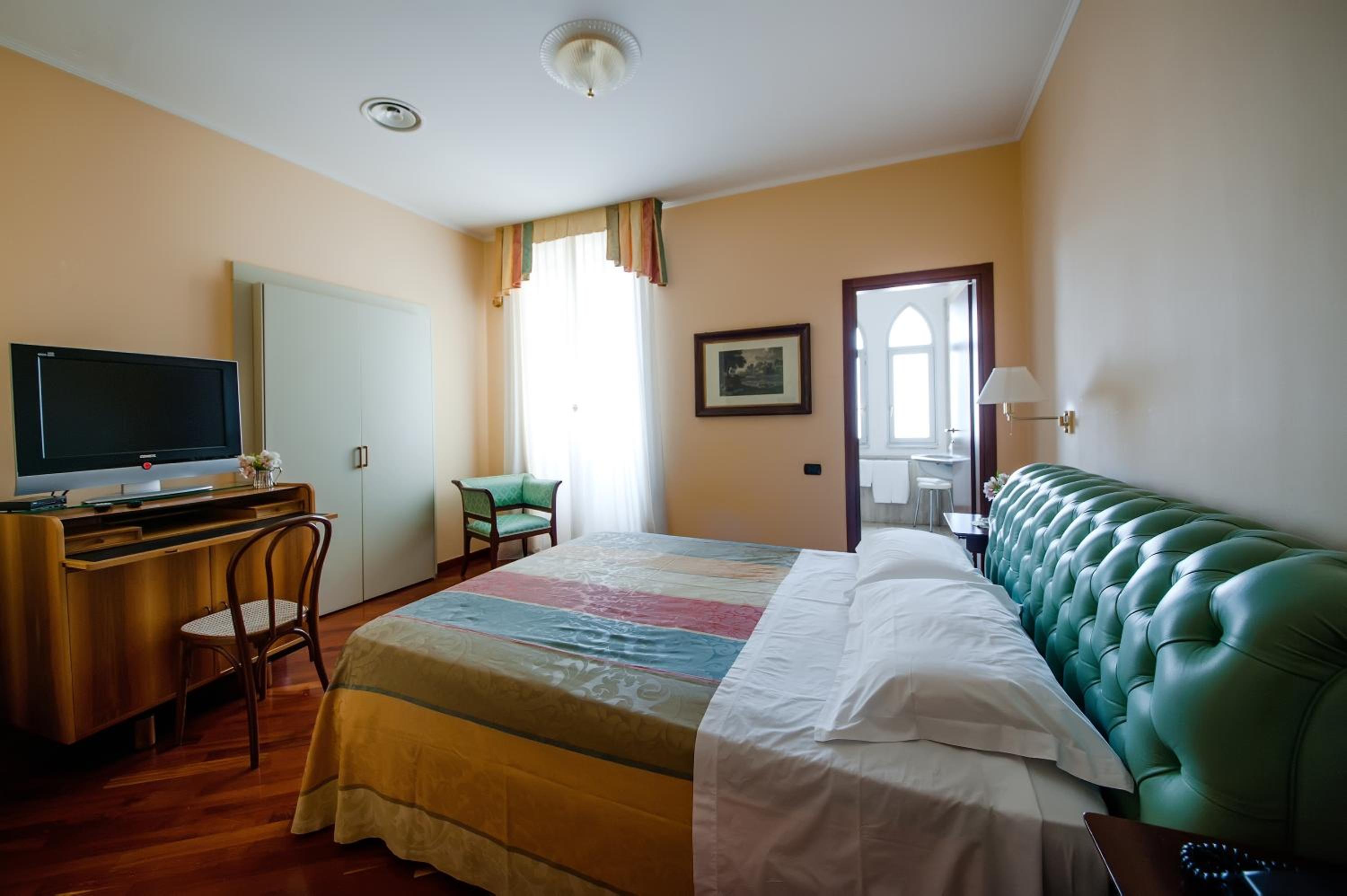 Classic Double Room - Photo 2