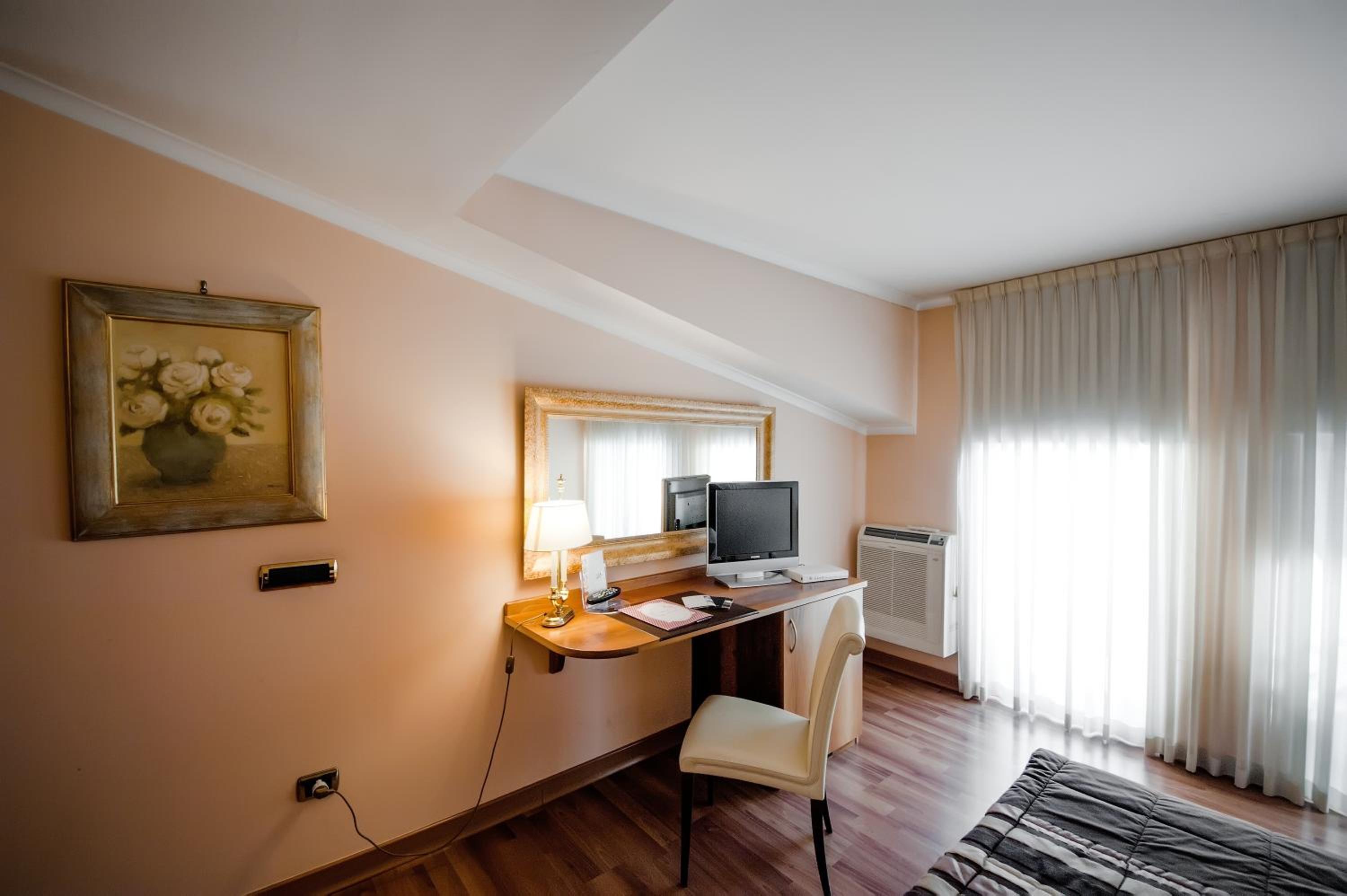 Superior Double Room - Photo 3