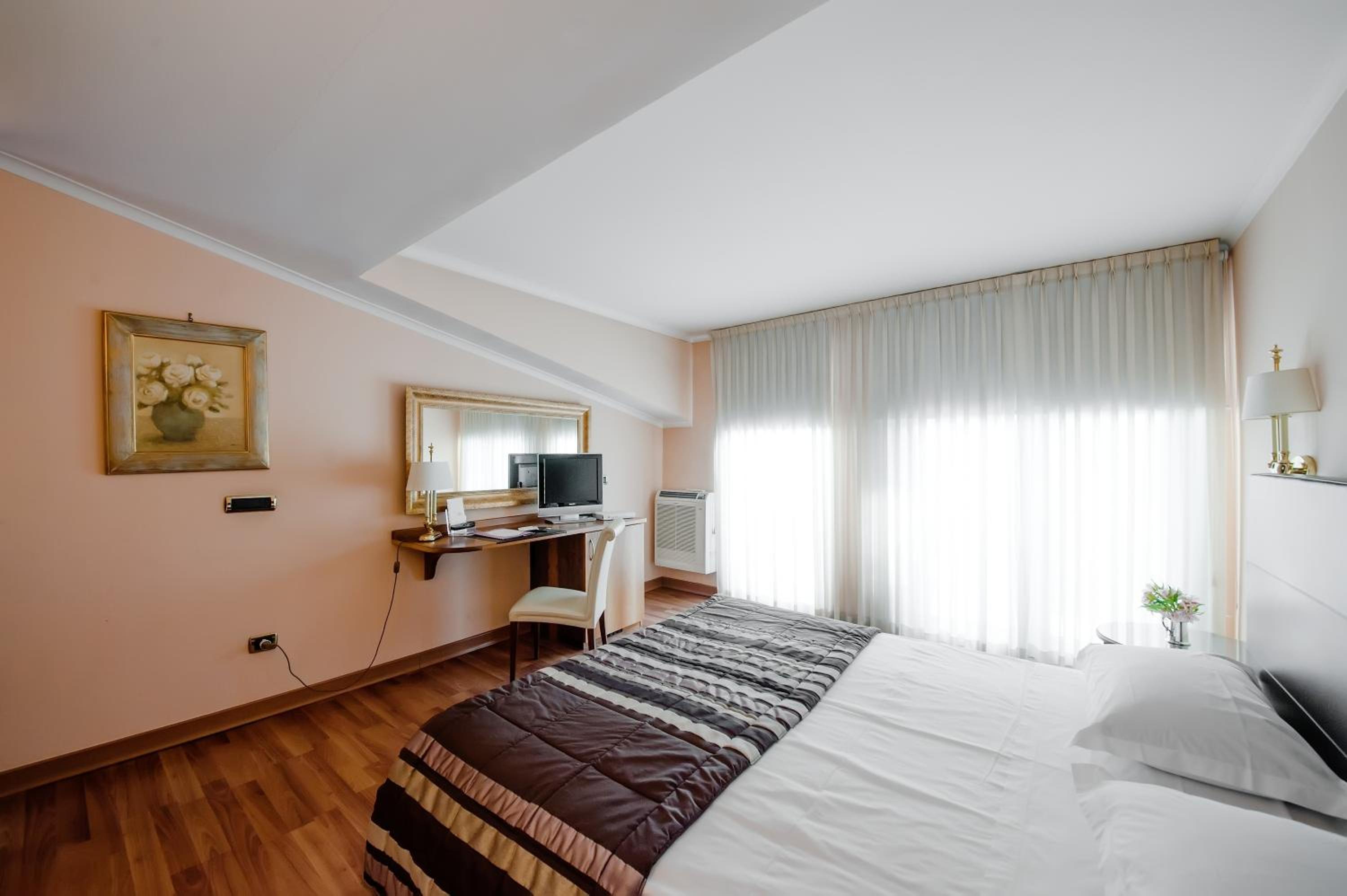 Superior Double Room - Photo 8
