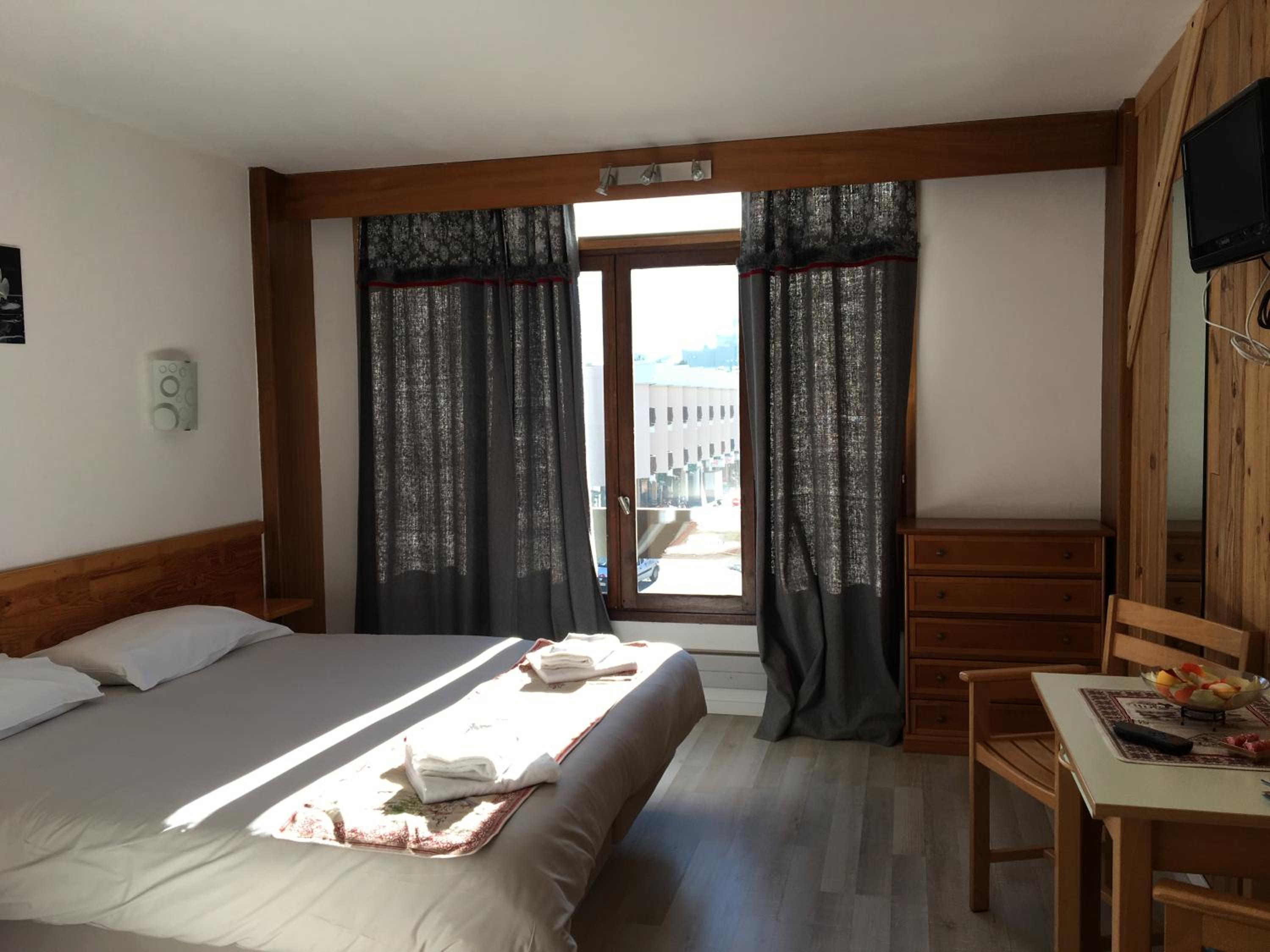 Quadruple Room with Mountain View photo 2