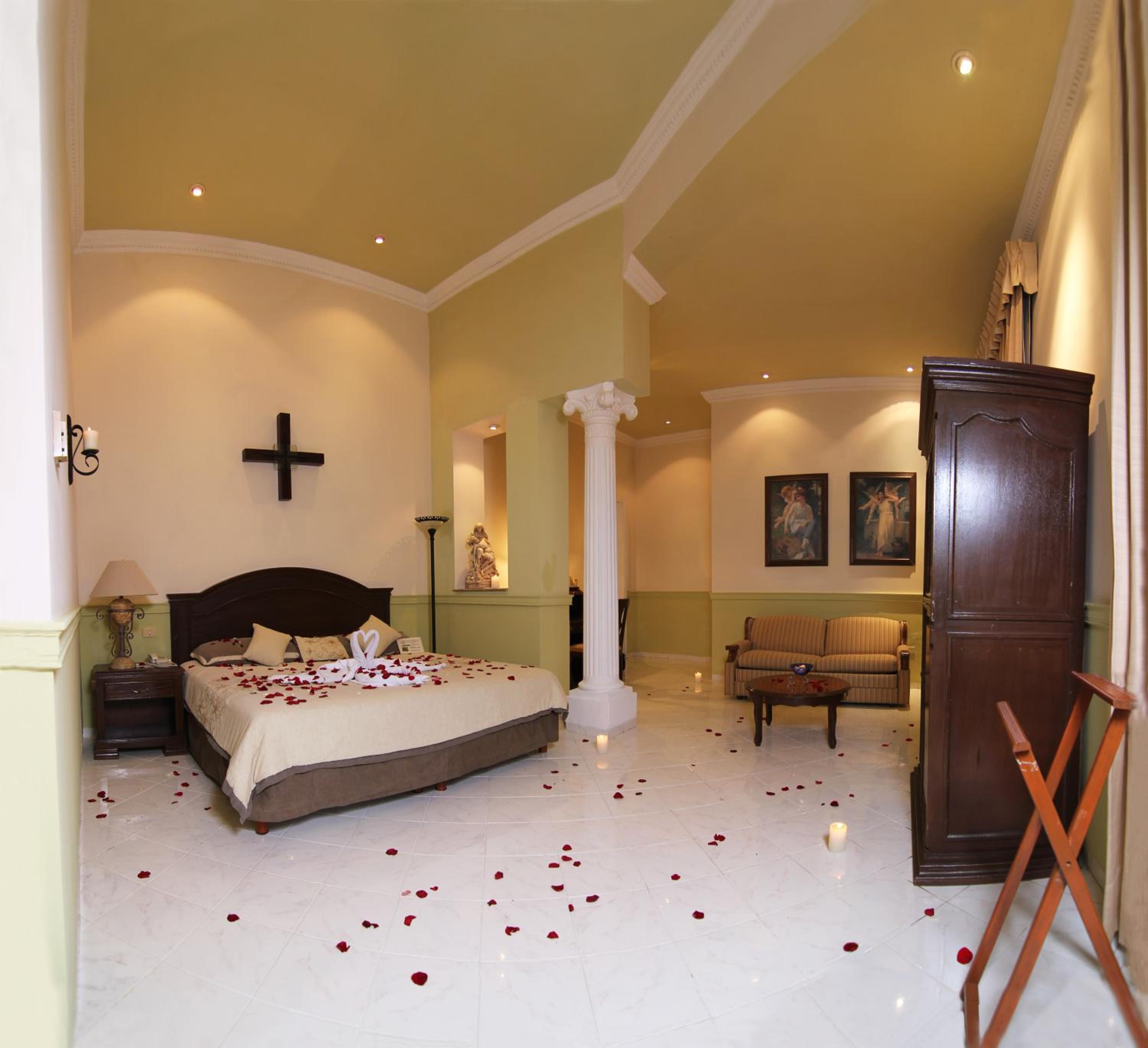 Junior Suite with one King Bed & Spa Bath - Garden View - Photo 7