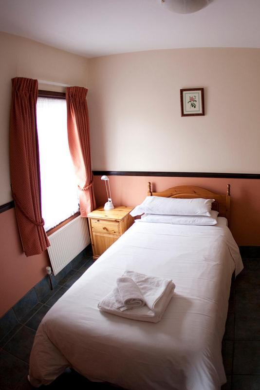 Twin Room With Shared Bathroom