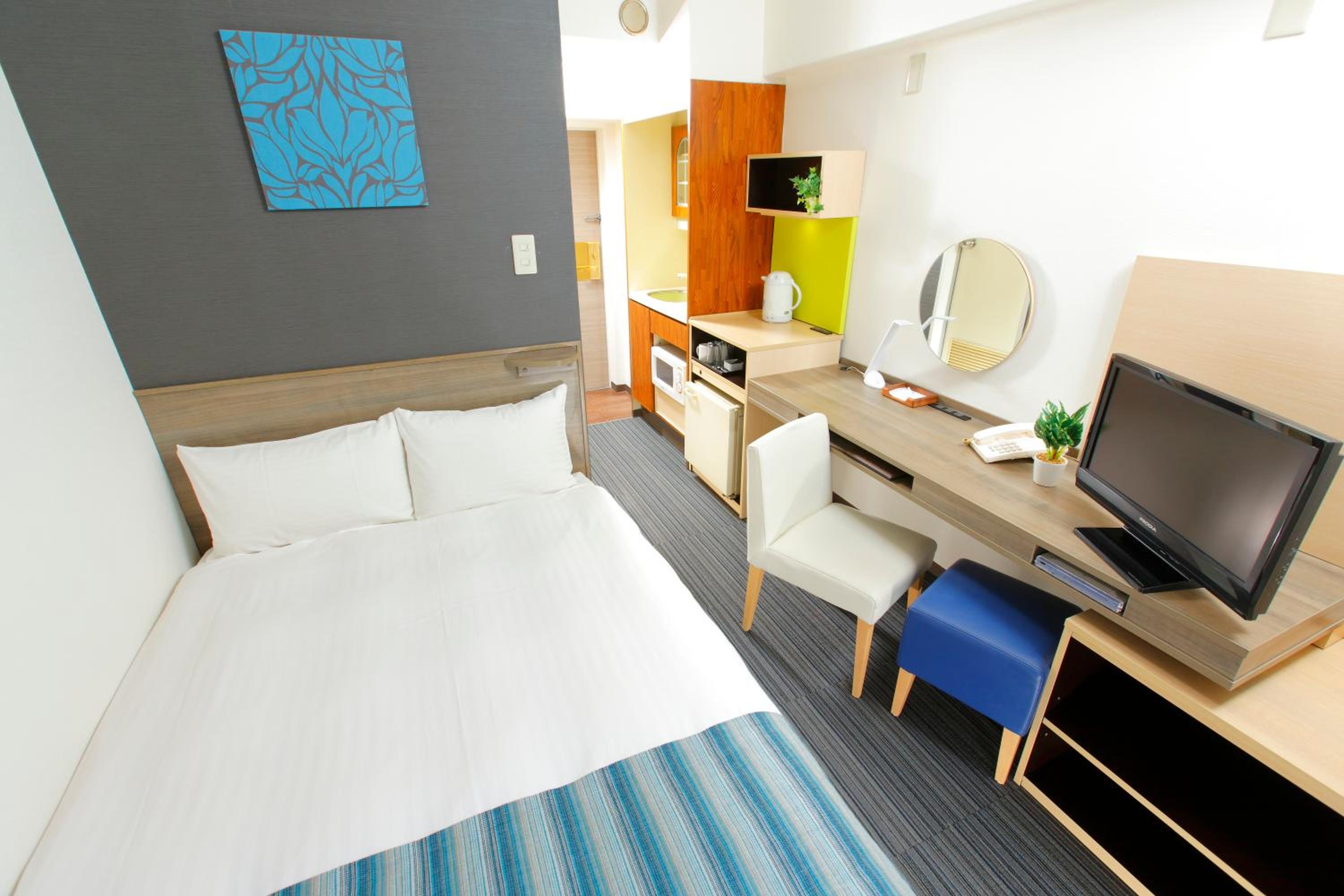 Standard Double Room with Small Double Bed - Non-Smoking - House Keeping is Optional with Additional Cost photo 2