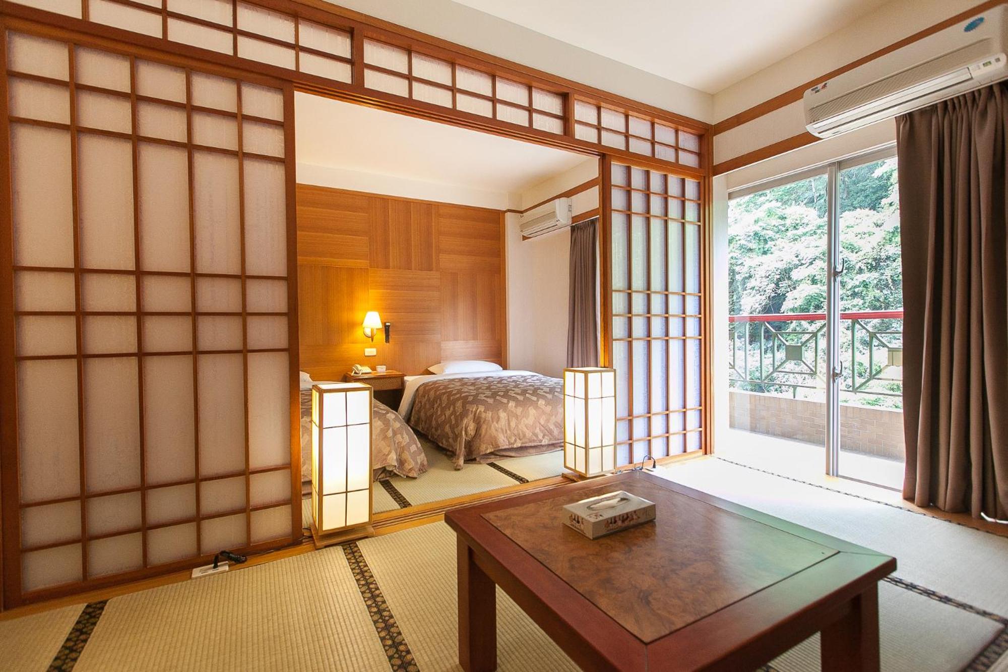 Japanese-Style Quadruple Room photo 3