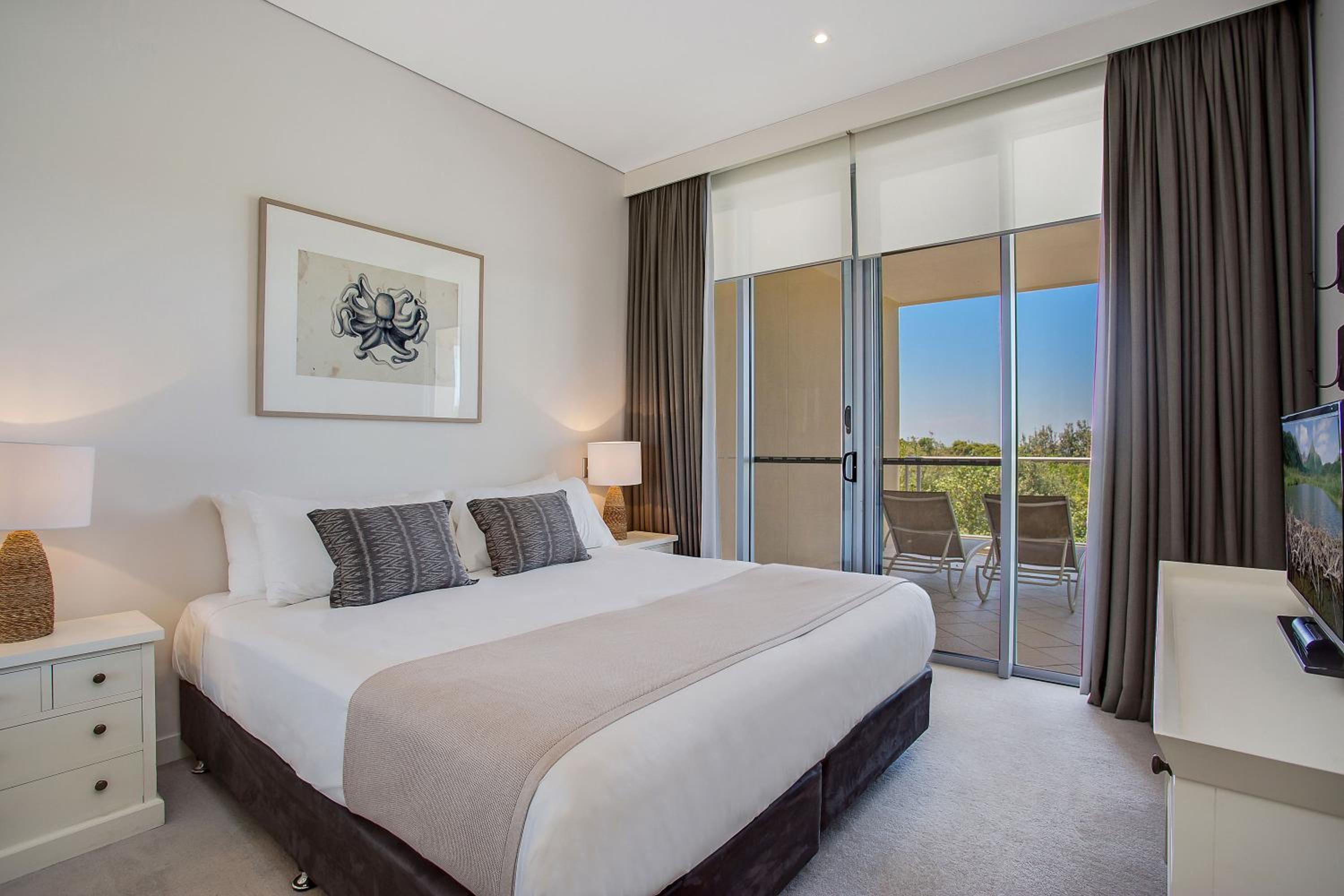 Three-Bedroom Bale Apartment - Photo 6