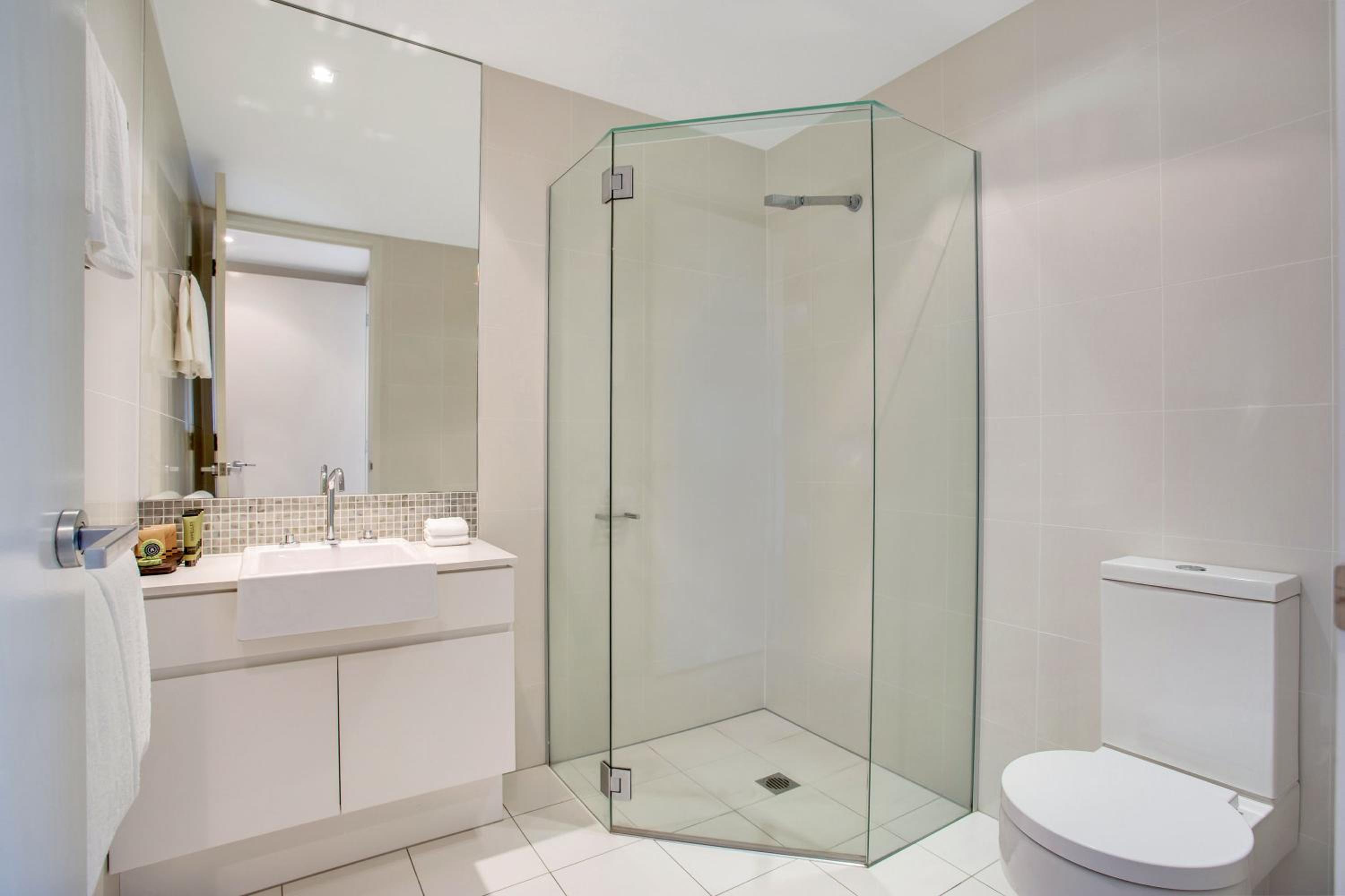 Three-Bedroom Bale Apartment - Photo 7