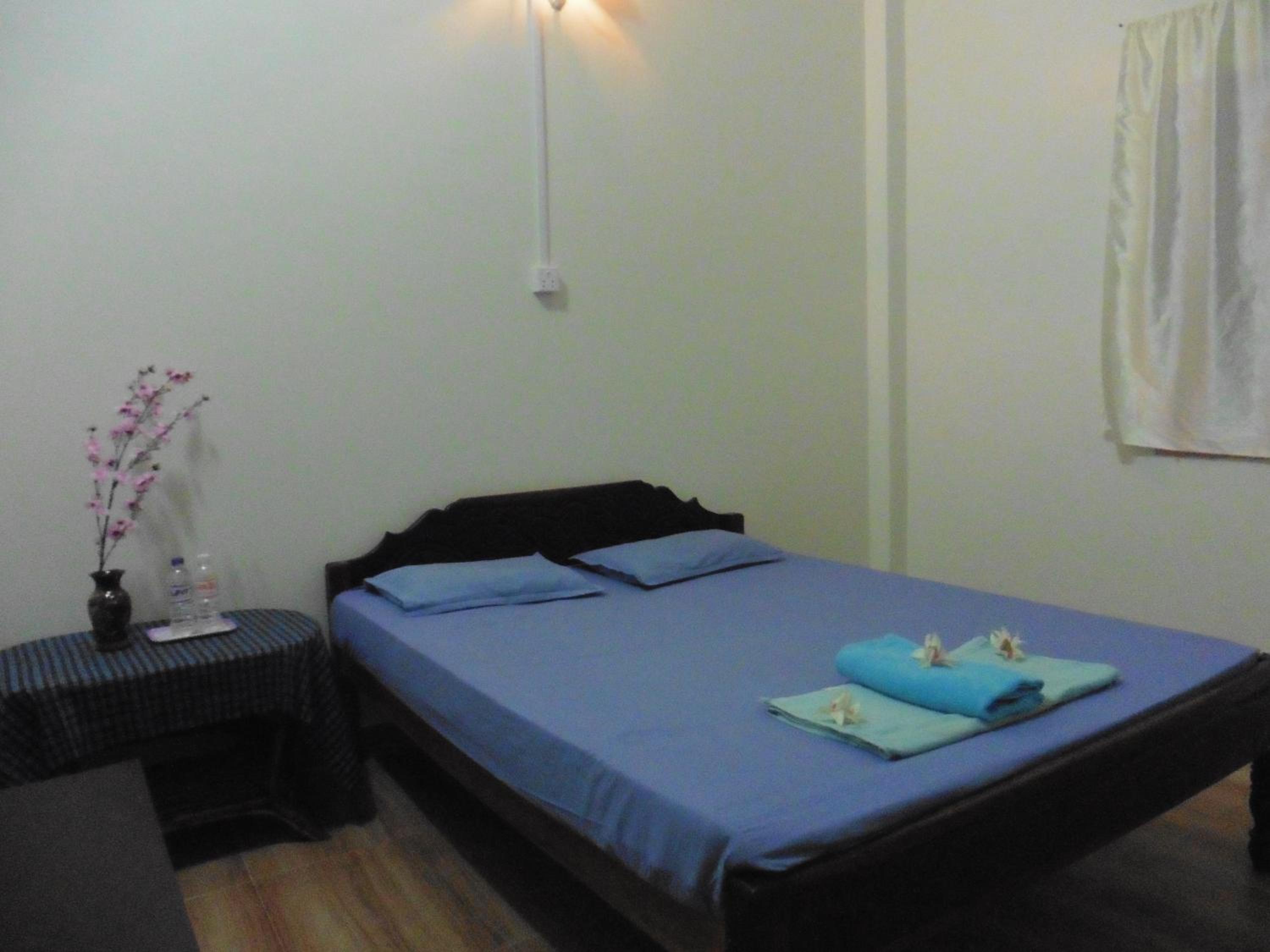 Family Room - Photo 2