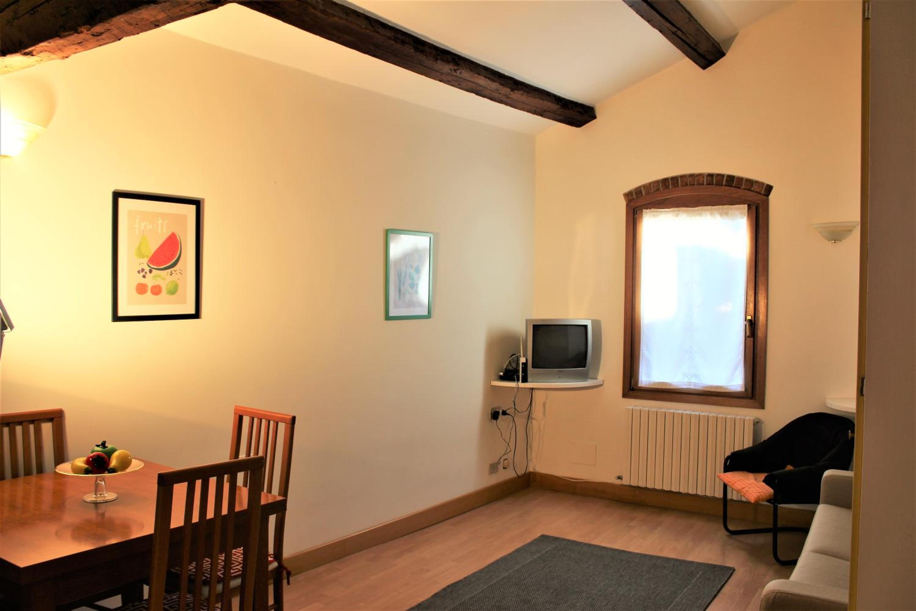 Apartment photo 2