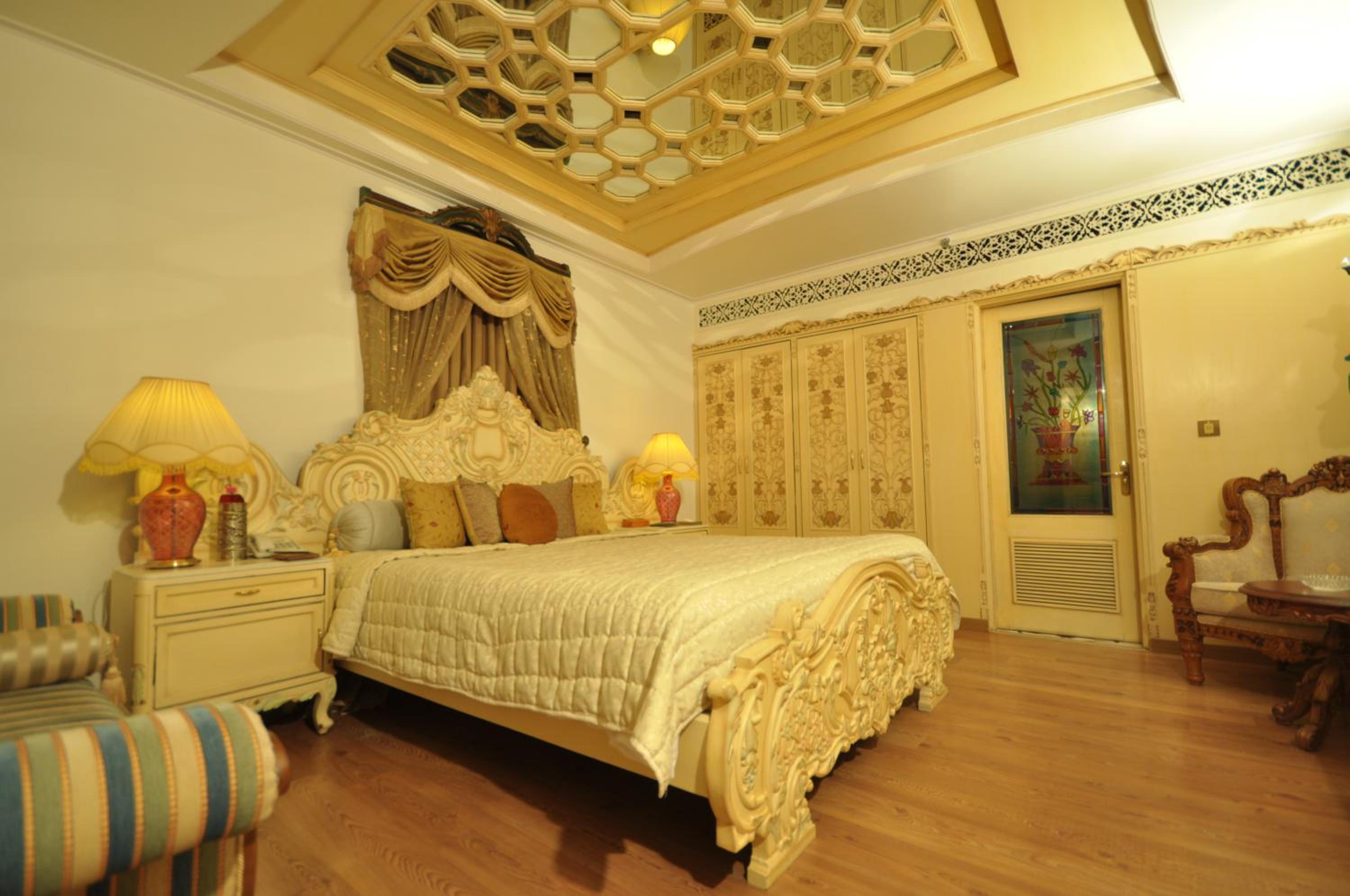 Luxury Suite - Photo 1