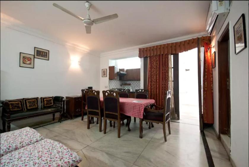 One-Bedroom Apartment photo 2