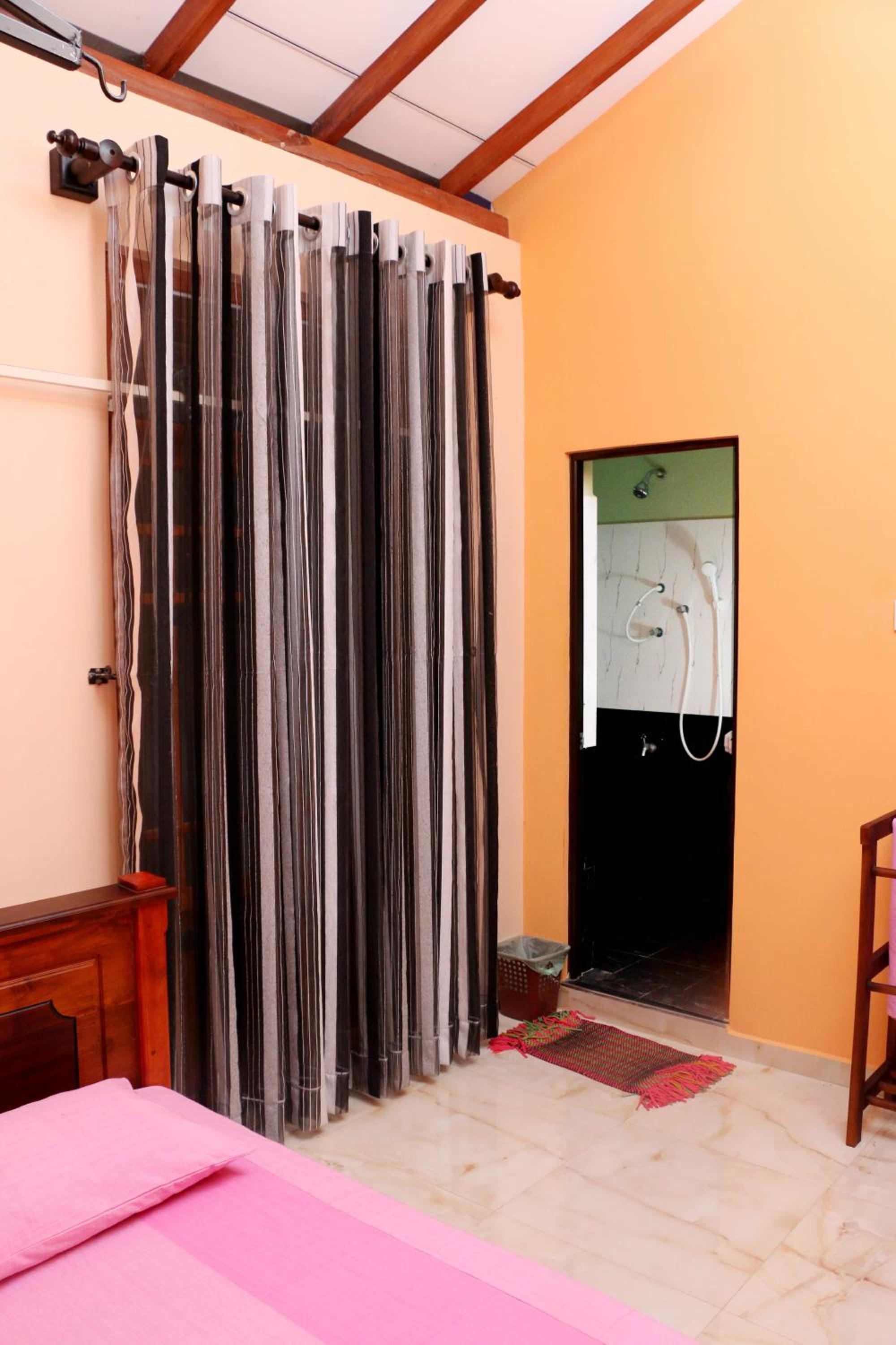 One-Bedroom House photo 1