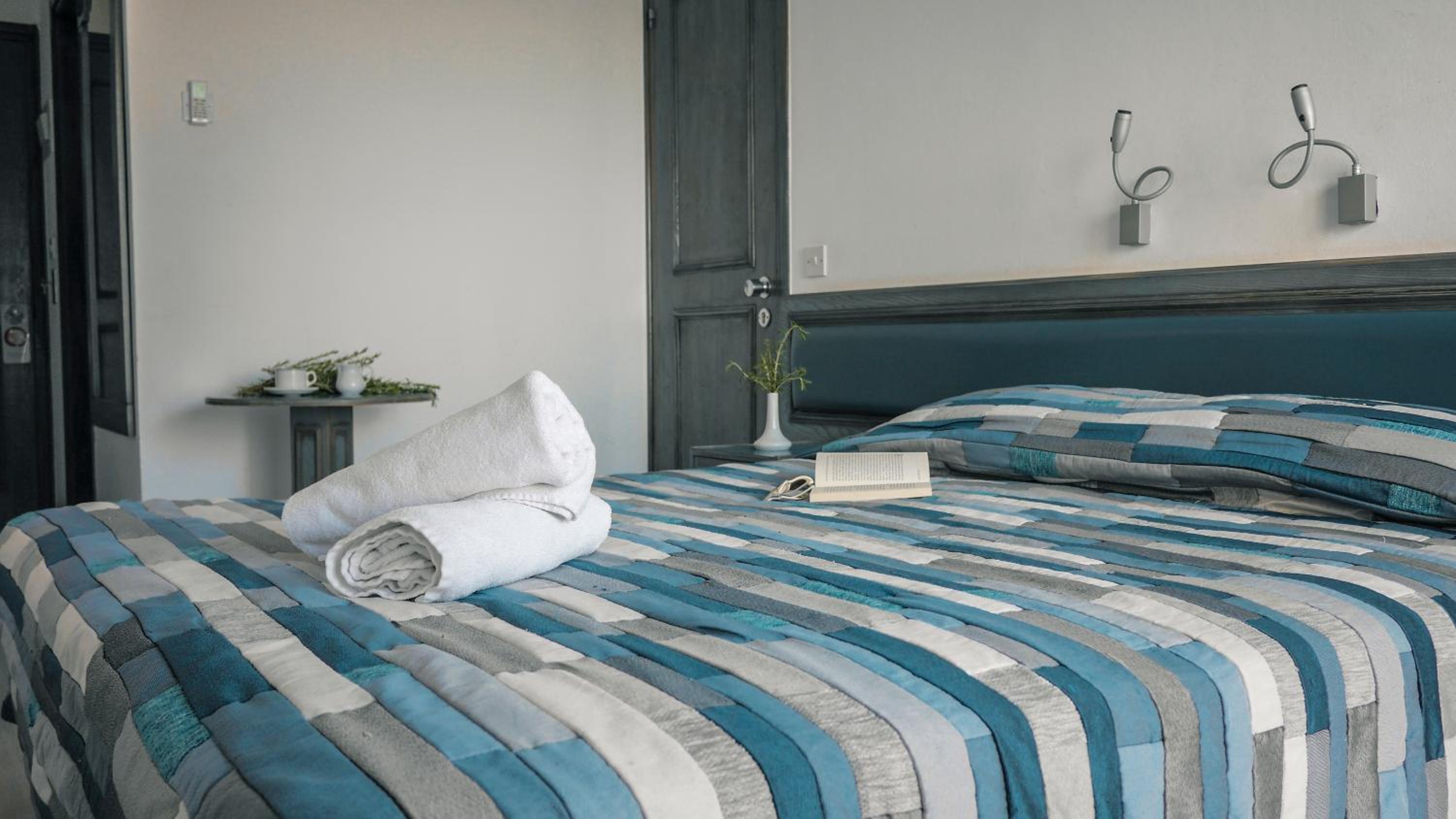 Twin Room with Pool View - Photo 1