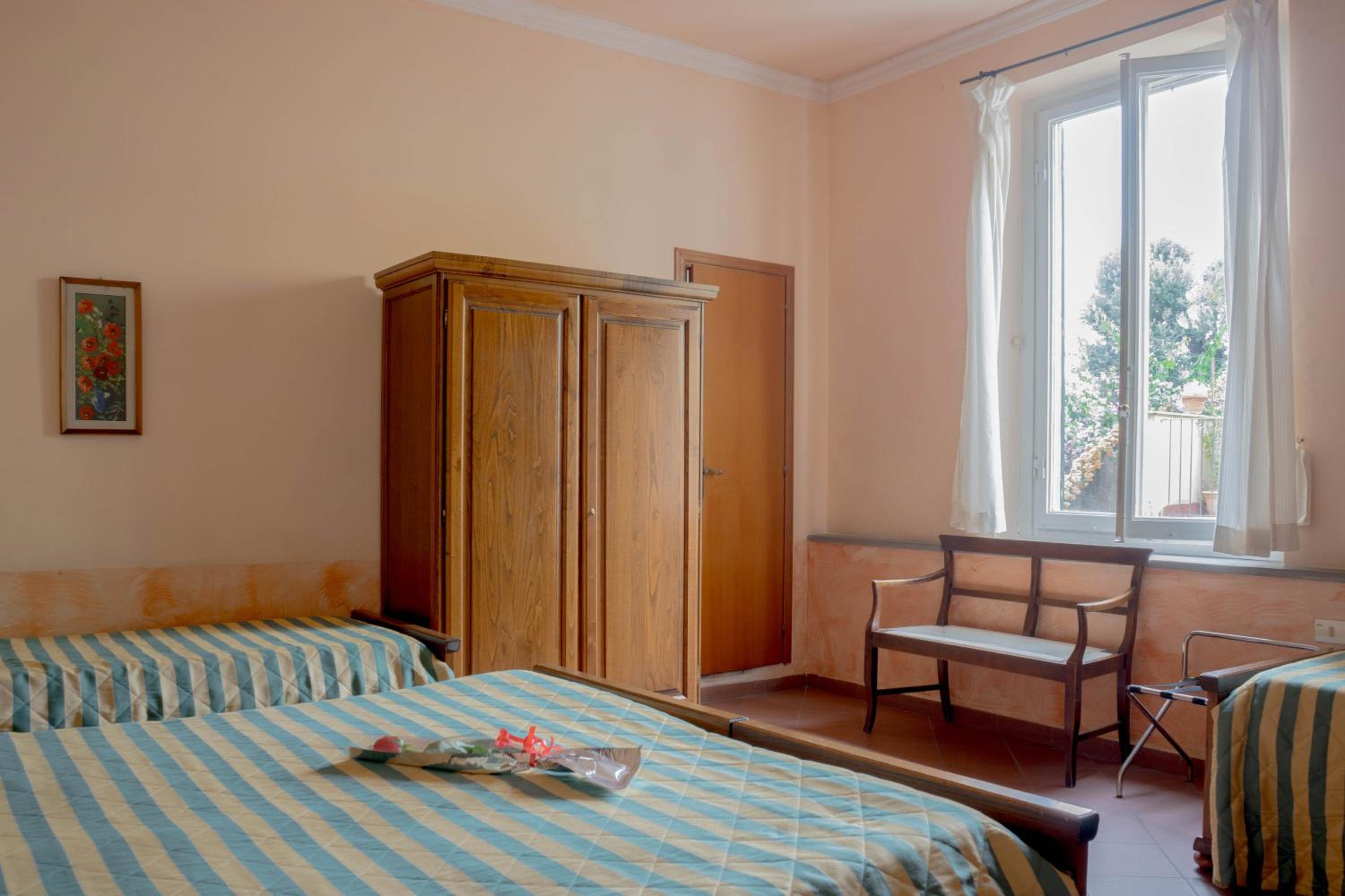 Quadruple Room - Photo 7