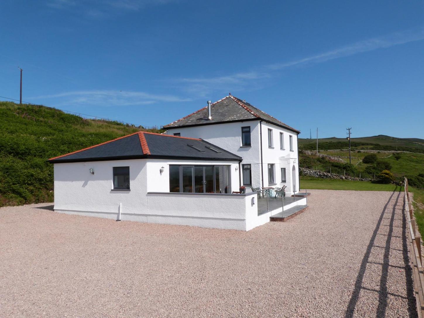Six-Bedroom Holiday Home photo 2
