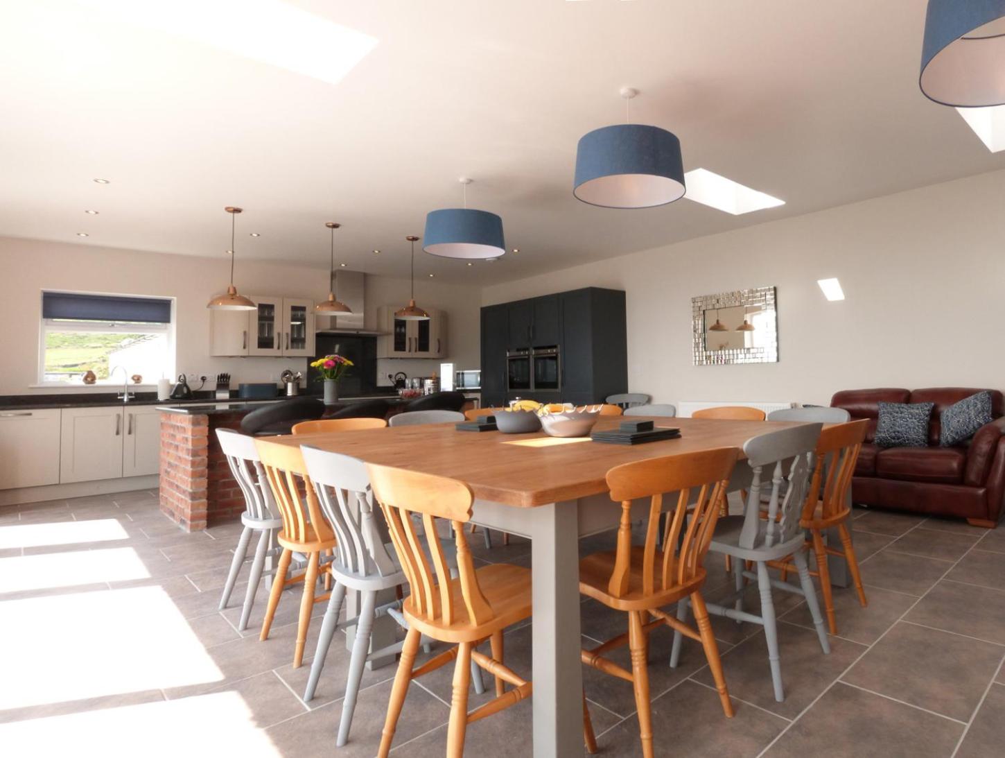 Six-Bedroom Holiday Home photo 3