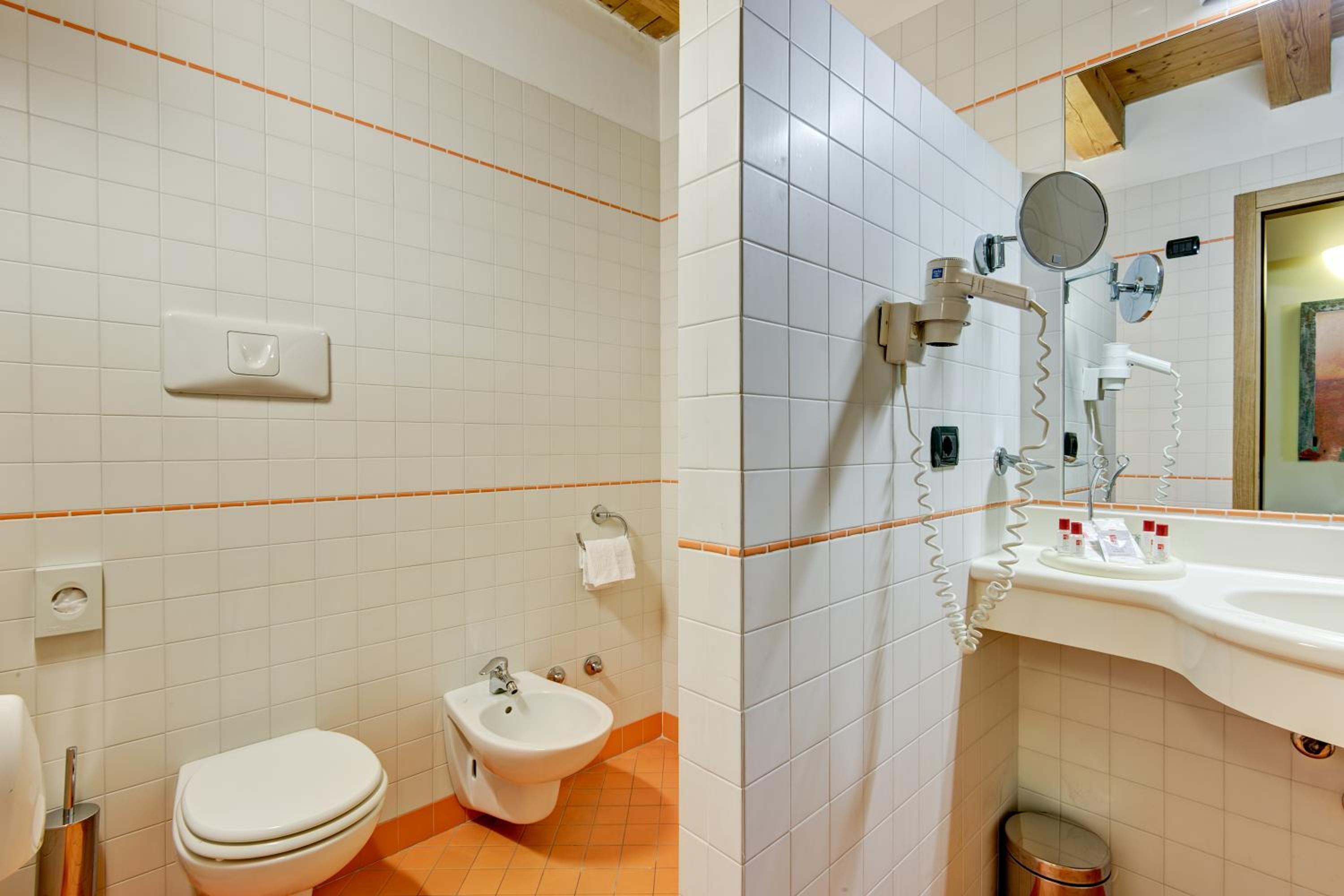 Superior Double or Twin Room - Photo 12