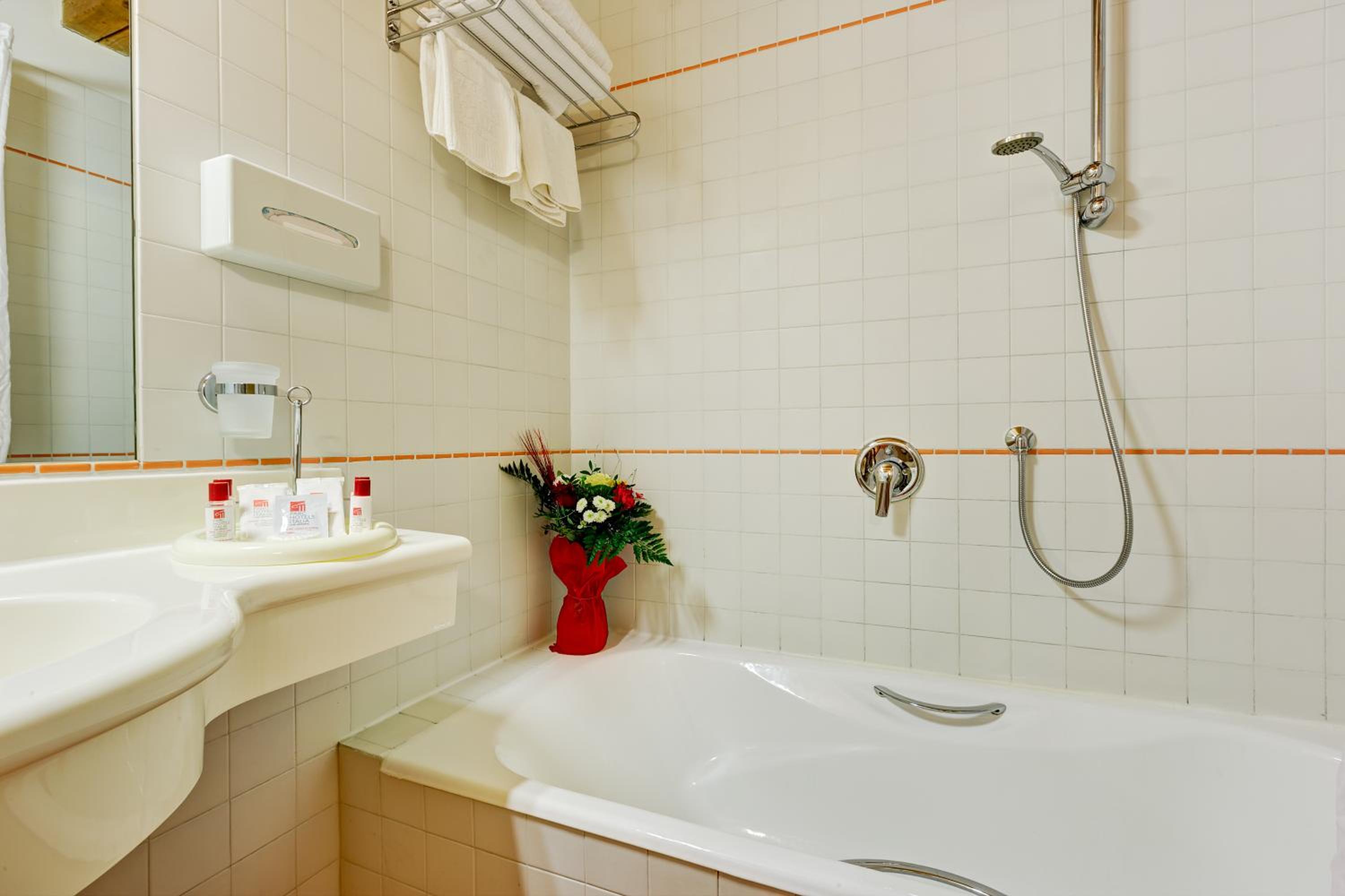 Superior Double or Twin Room - Photo 3