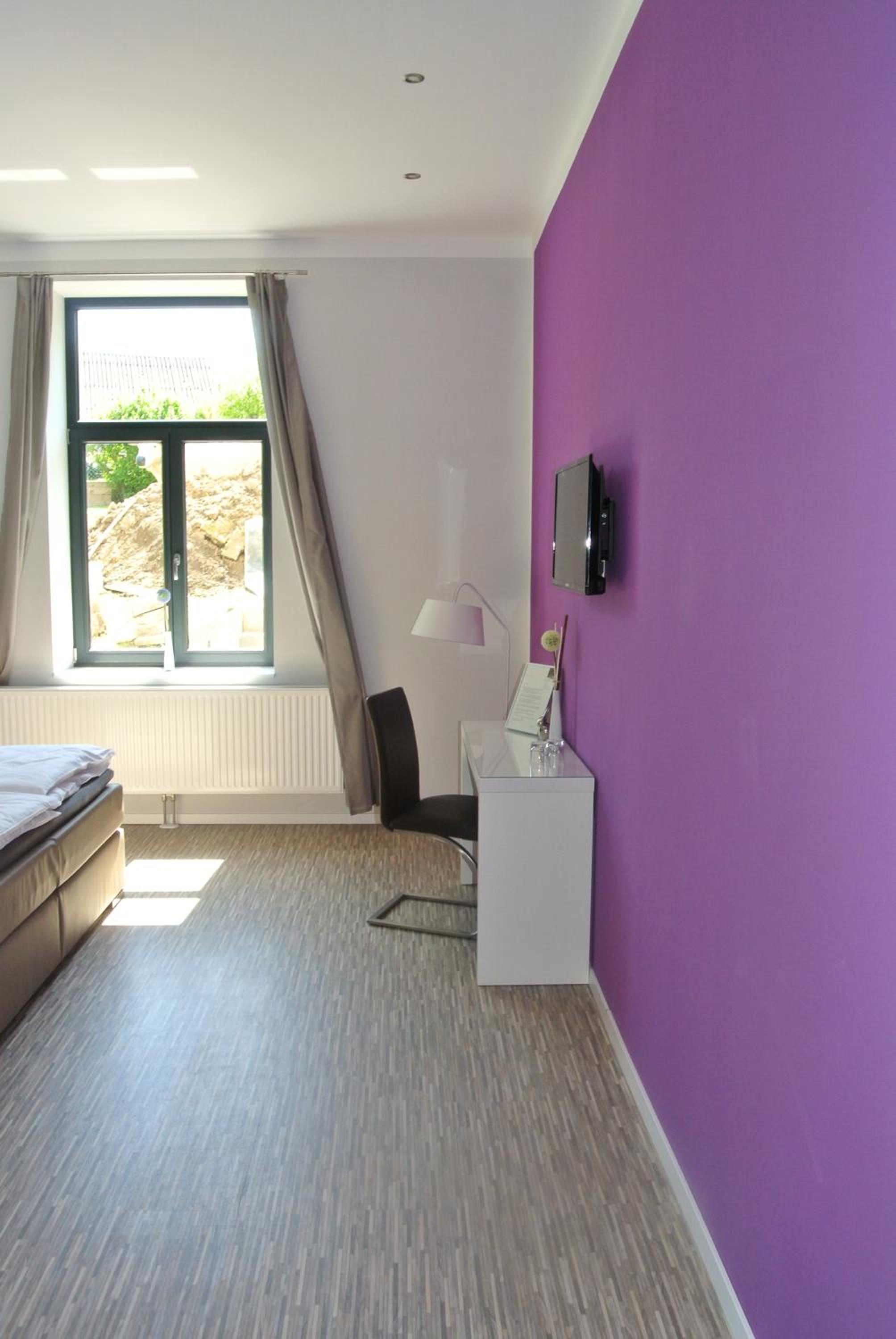 Deluxe Double Room with Shower - Photo 4