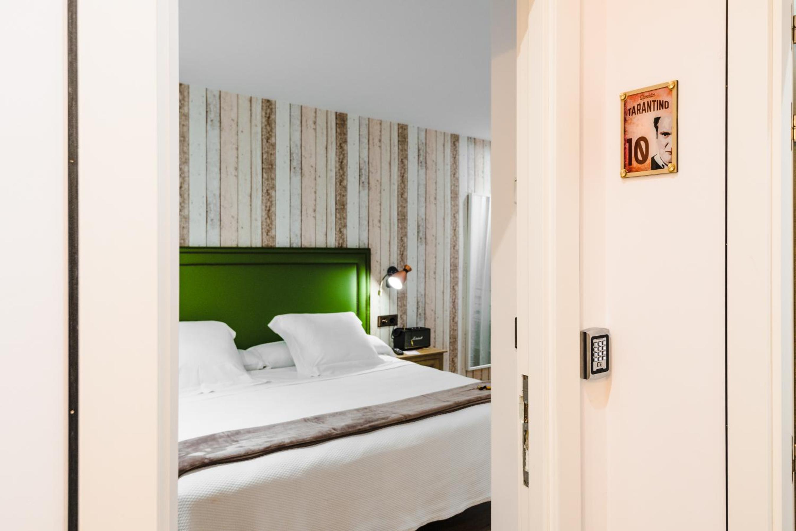 Standard Double or Twin Room - Photo 10