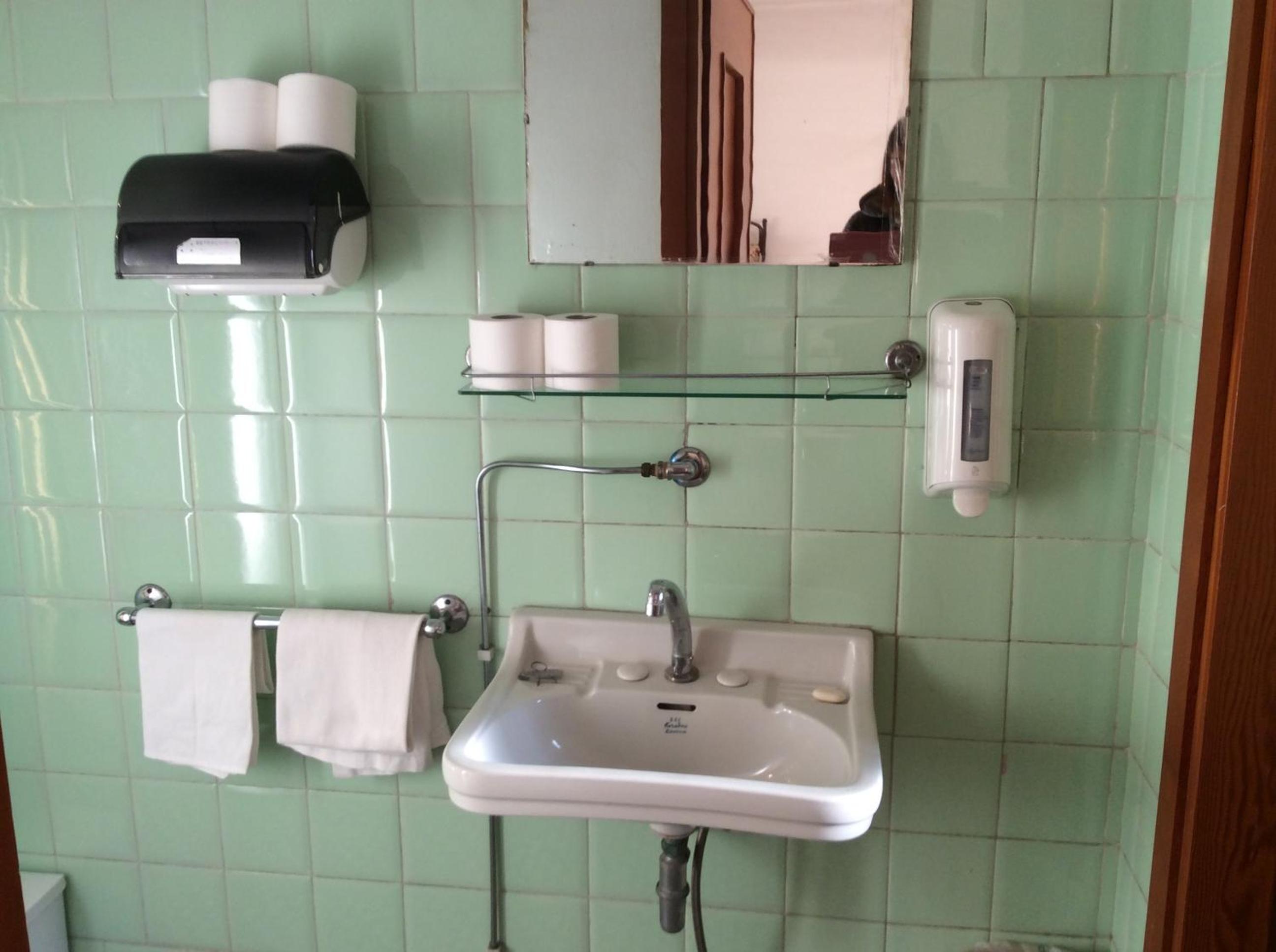 Standard Double Room with Shared Bathroom photo 2