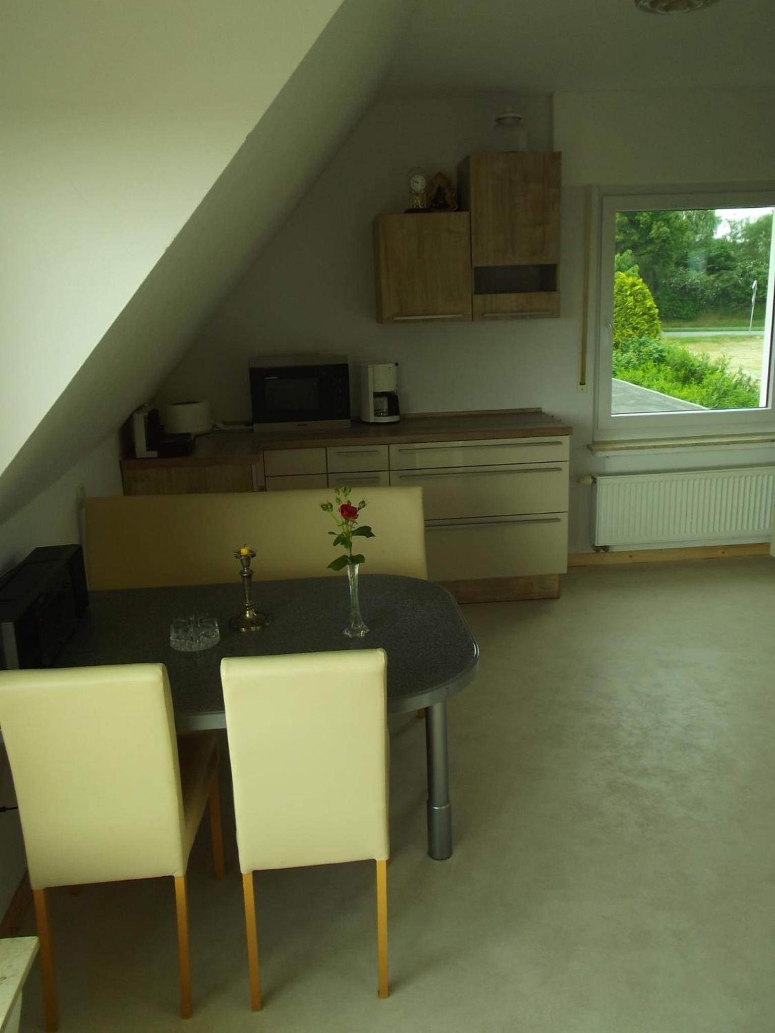 Apartment with Balcony - Photo 5