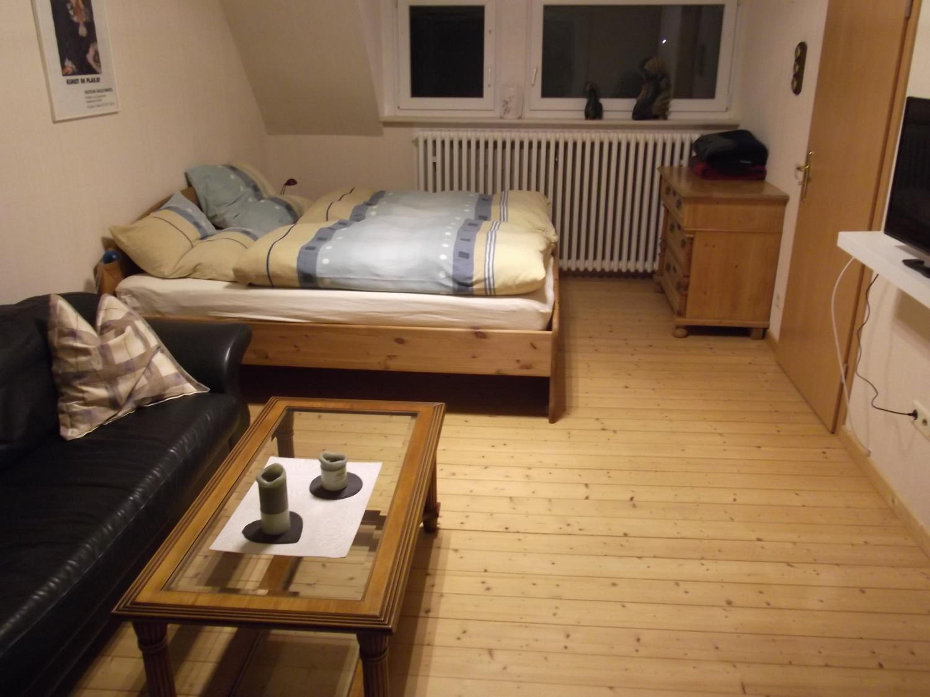 Apartment with Balcony - Photo 3