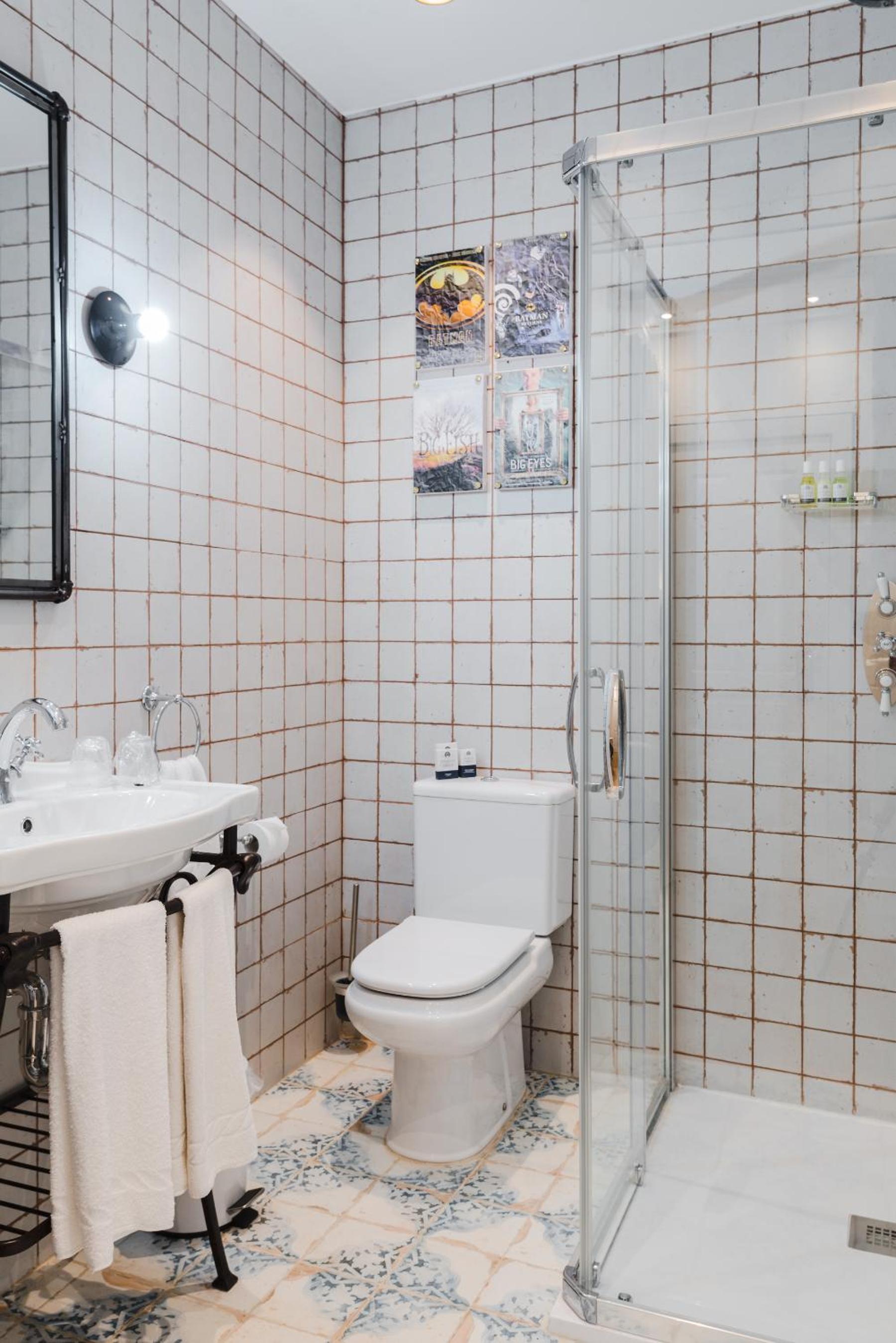 Standard Double or Twin Room - Photo 6