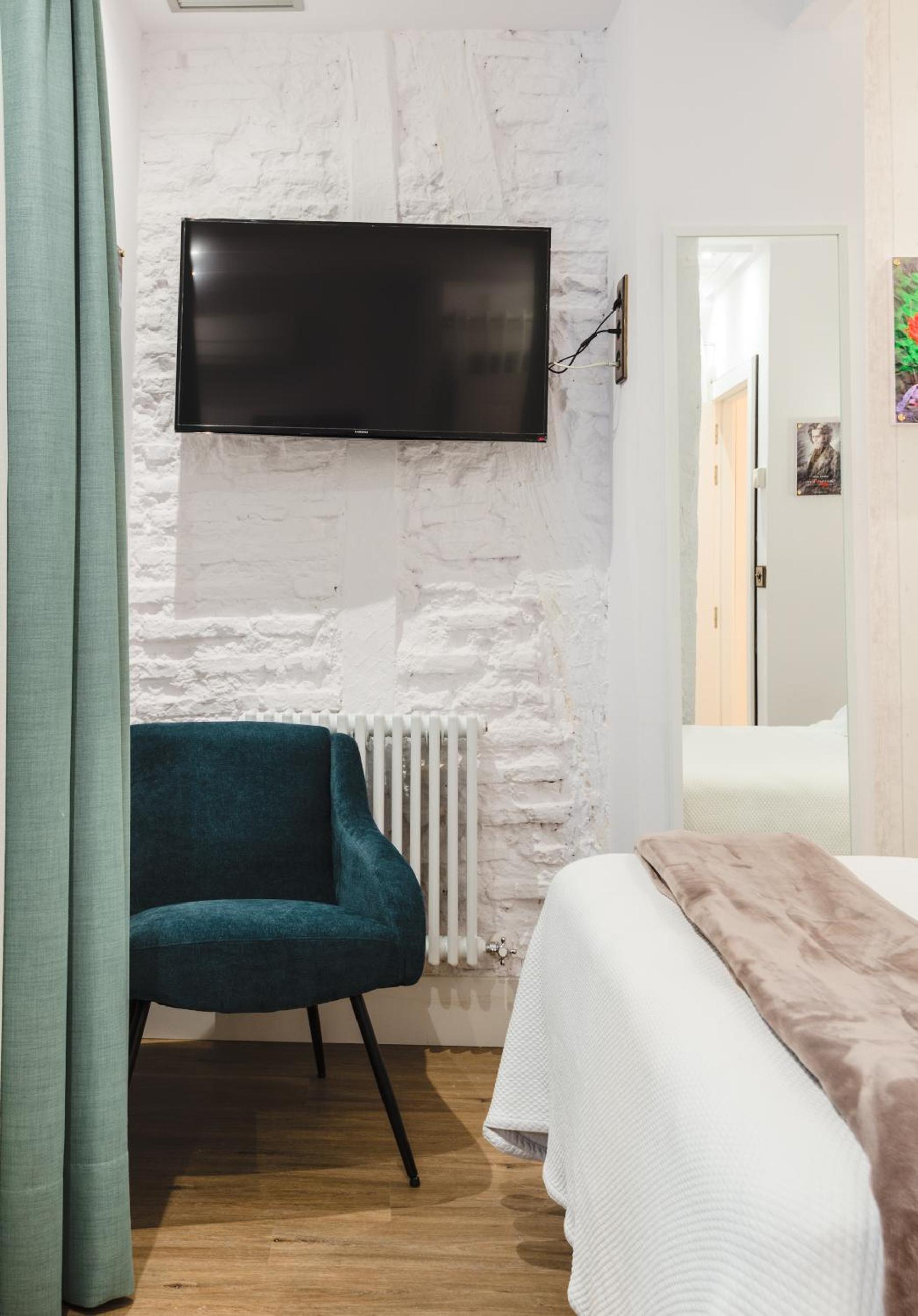Standard Double or Twin Room - Photo 2