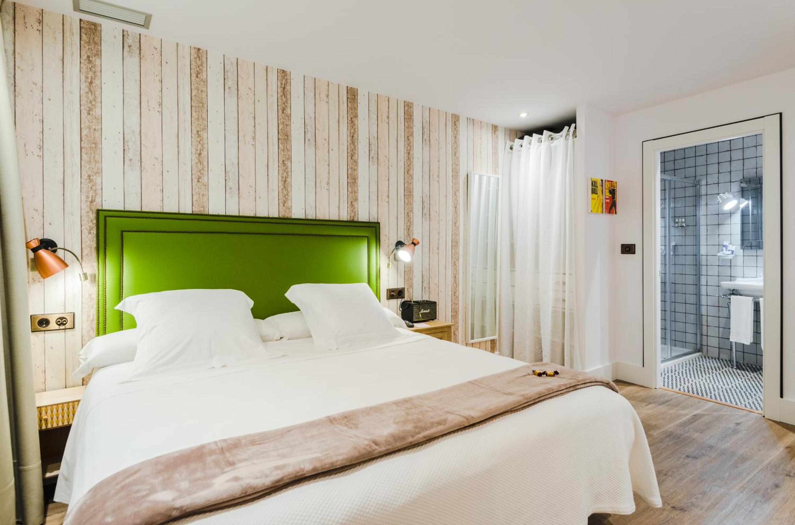 Standard Double or Twin Room - Photo 12