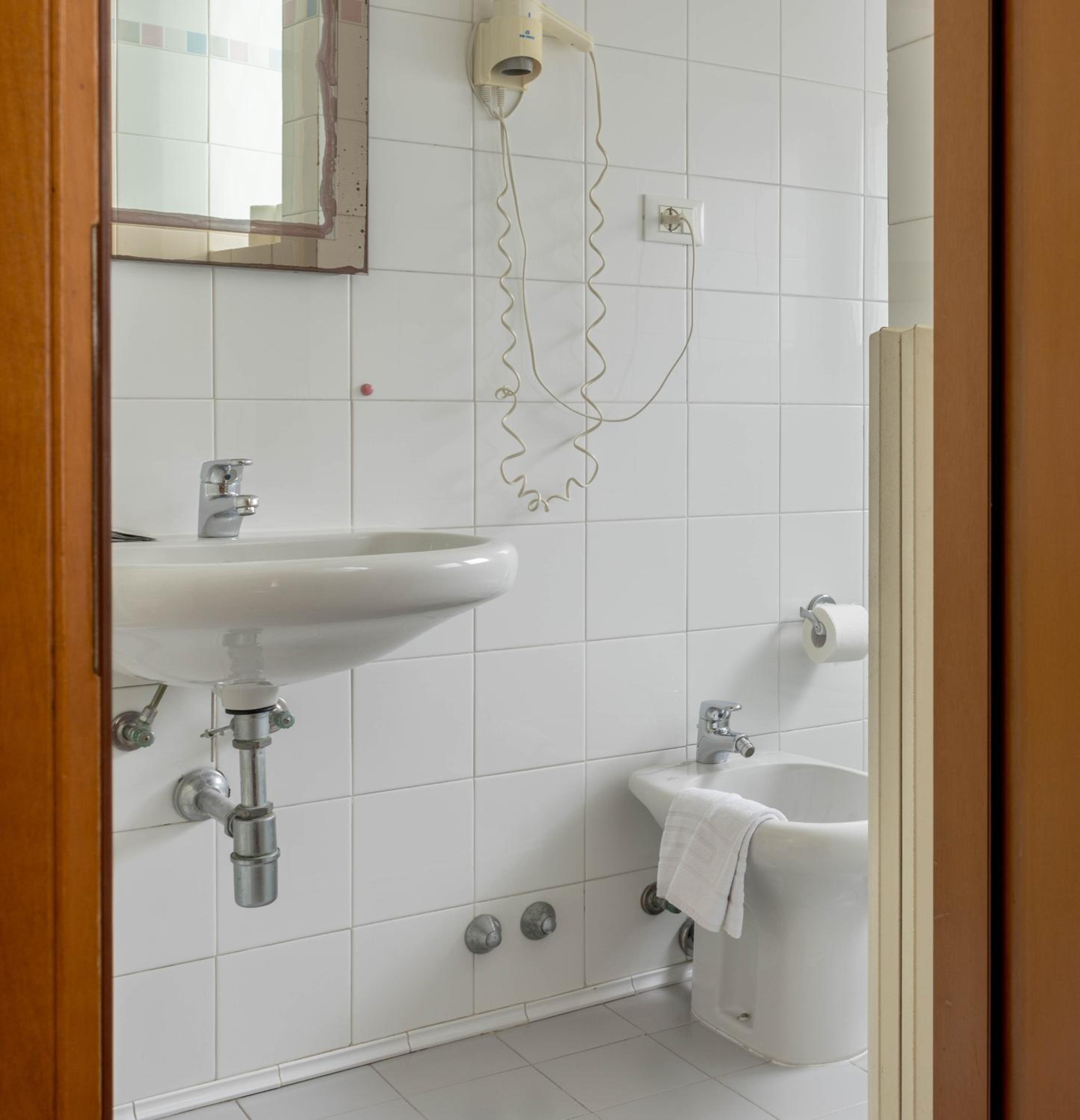 Double or Twin Room - Photo 2