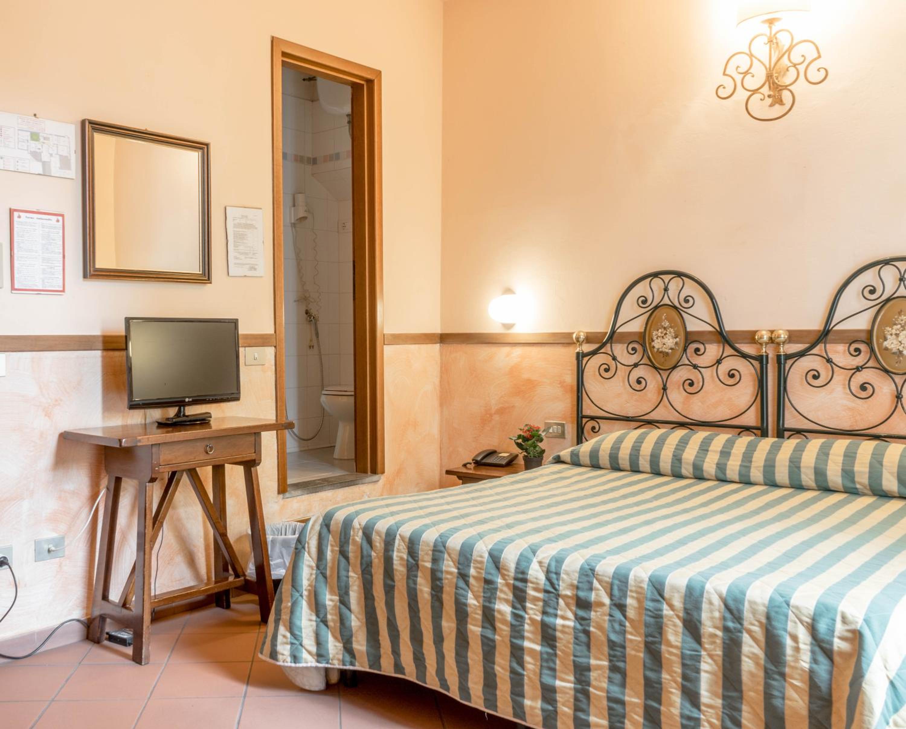 Double or Twin Room - Photo 1