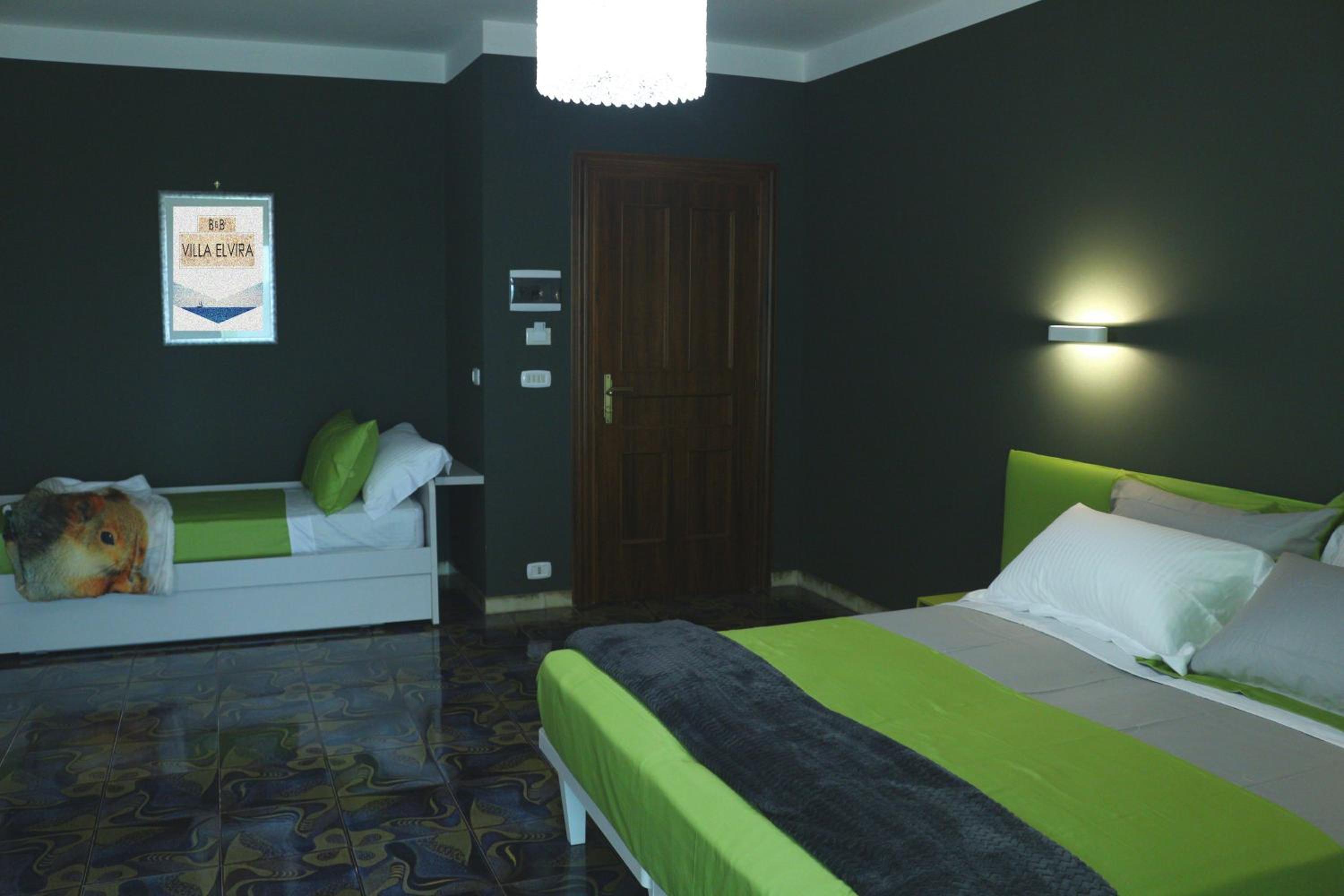 Quadruple Room With Shared Bathroom photo 2