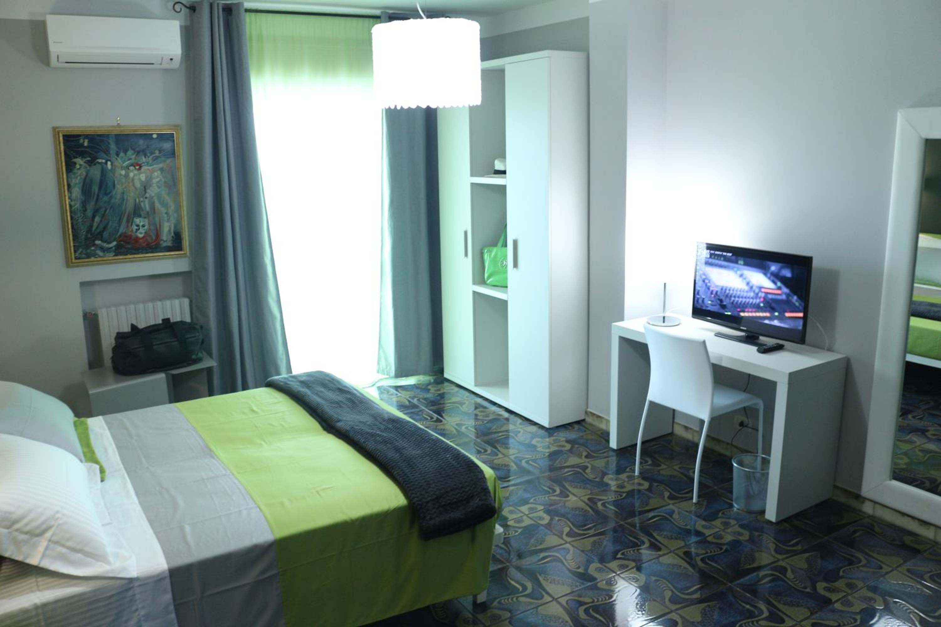 Quadruple Room With Shared Bathroom photo 3