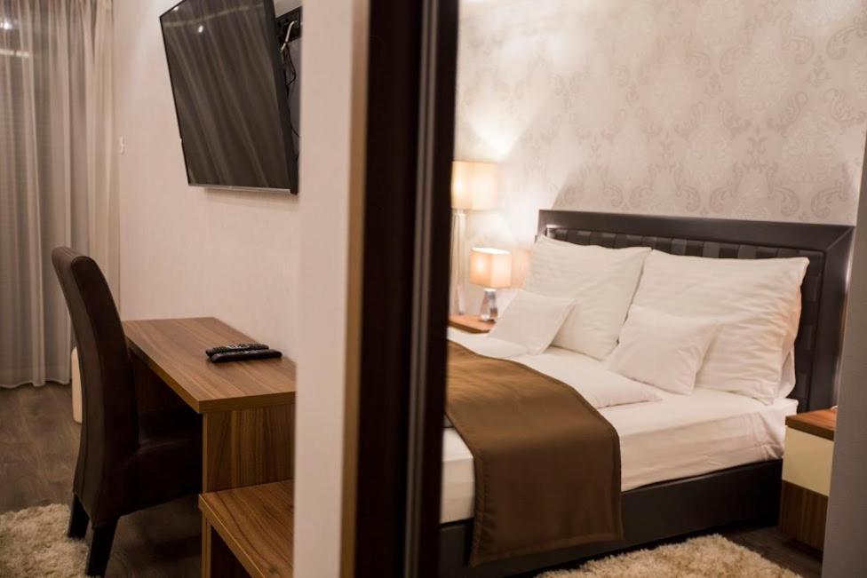 Double Room - Photo 6