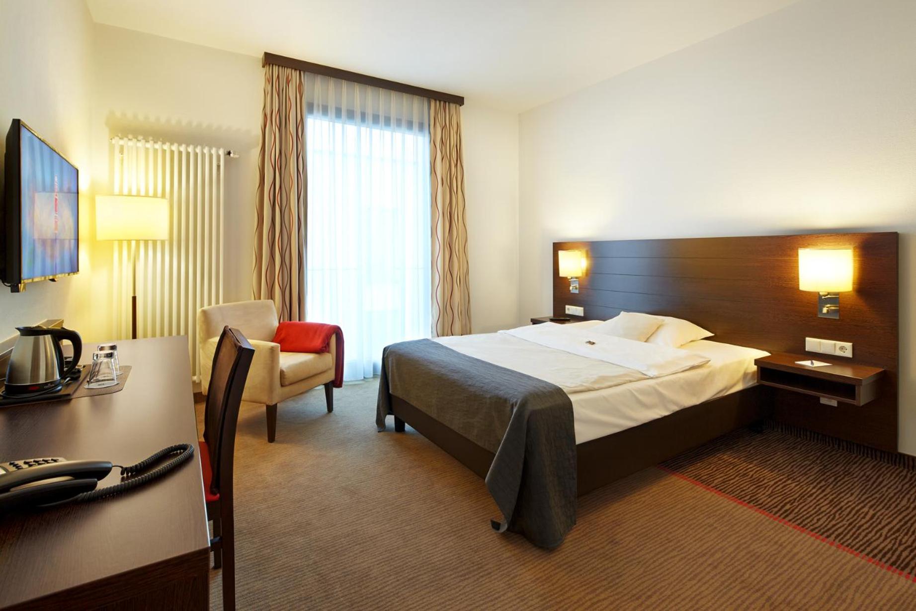 Comfort Queen Room thumbnail 5