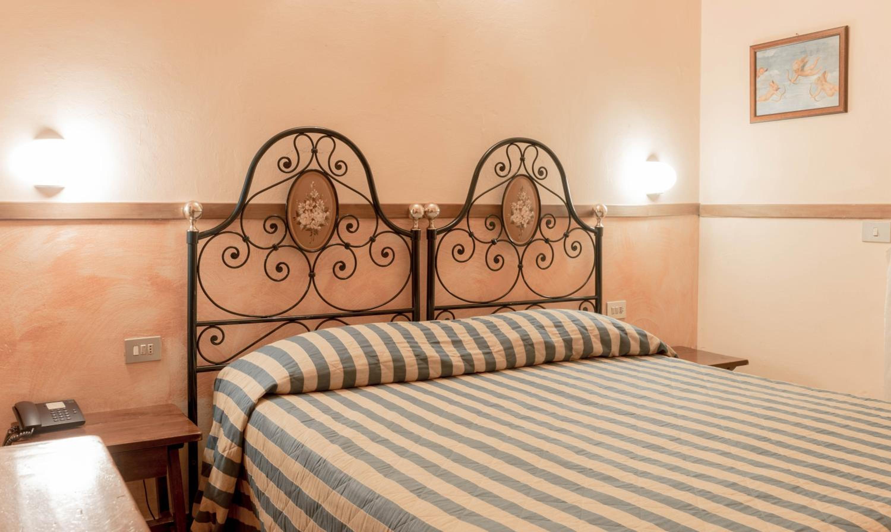 Double or Twin Room - Photo 3
