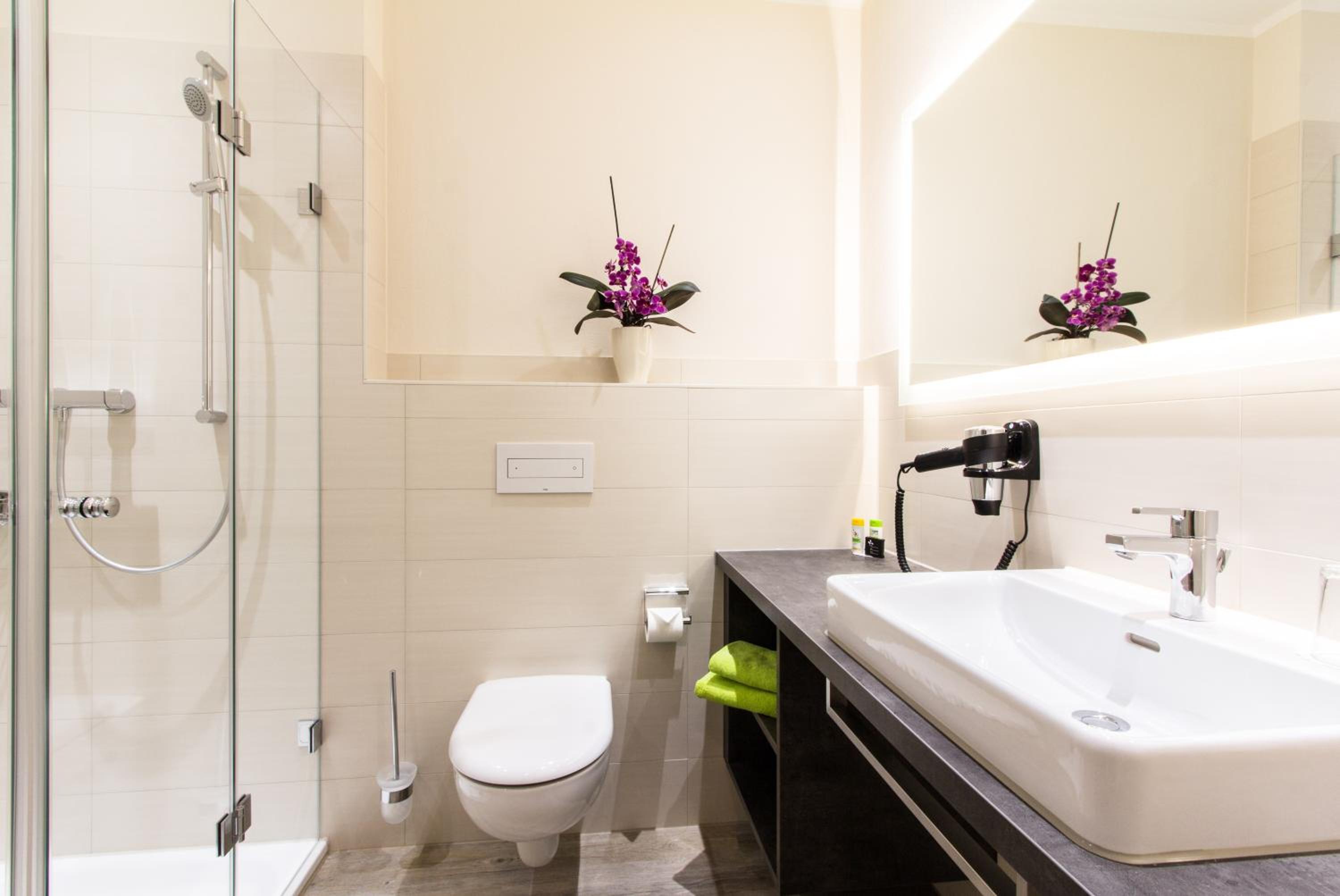 Double or Twin Room - Photo 2