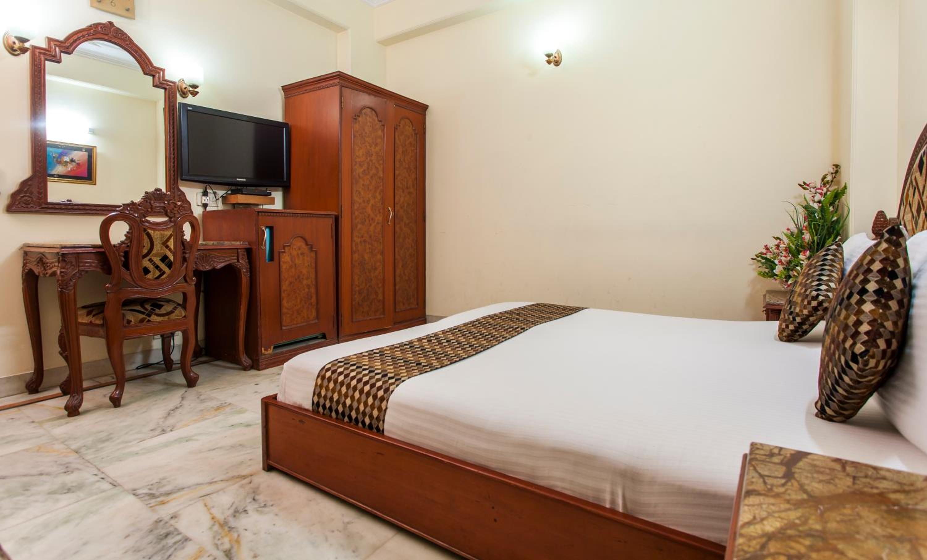  Value Room - Photo 3