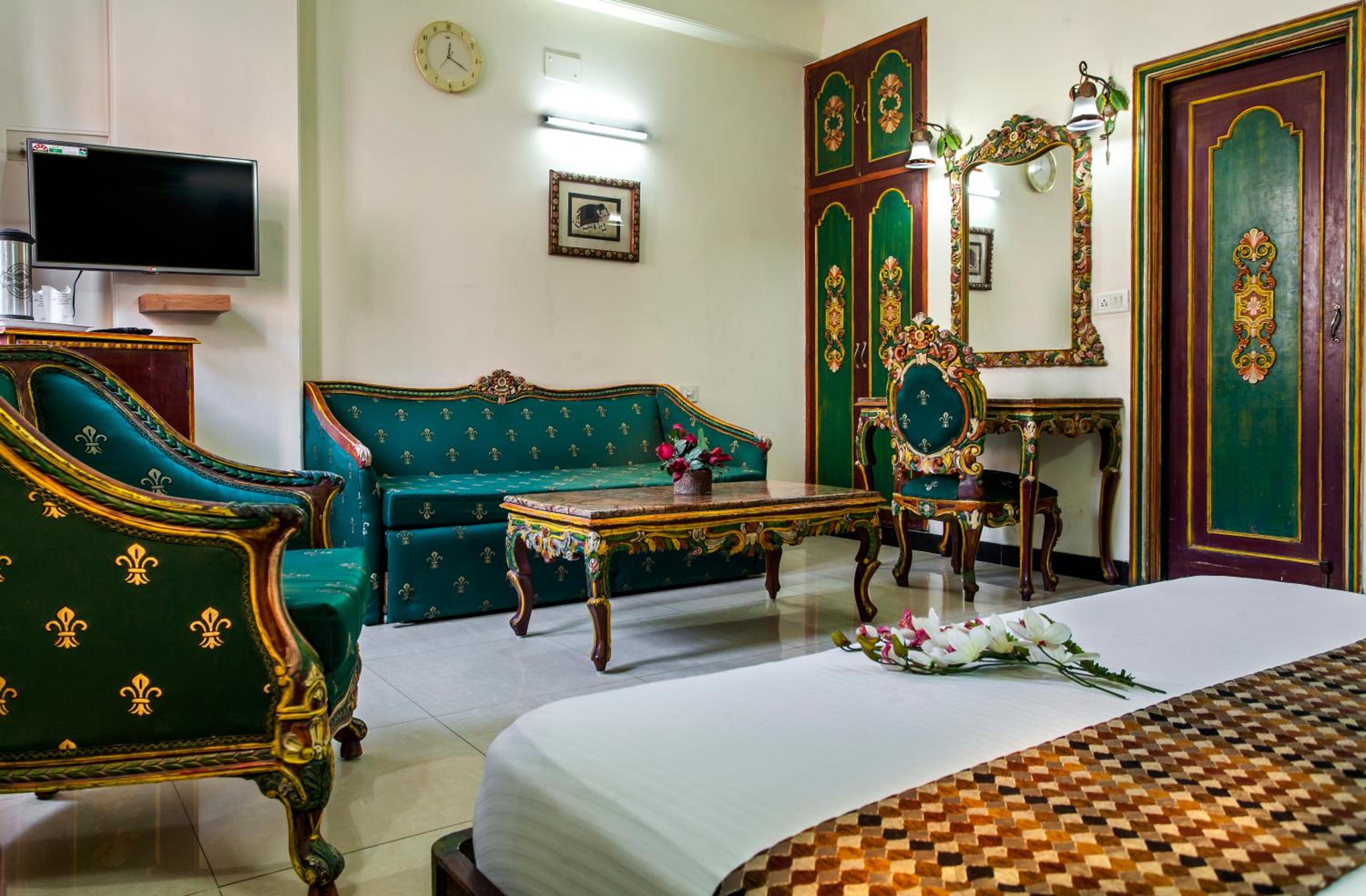 Deluxe Room - Photo 6