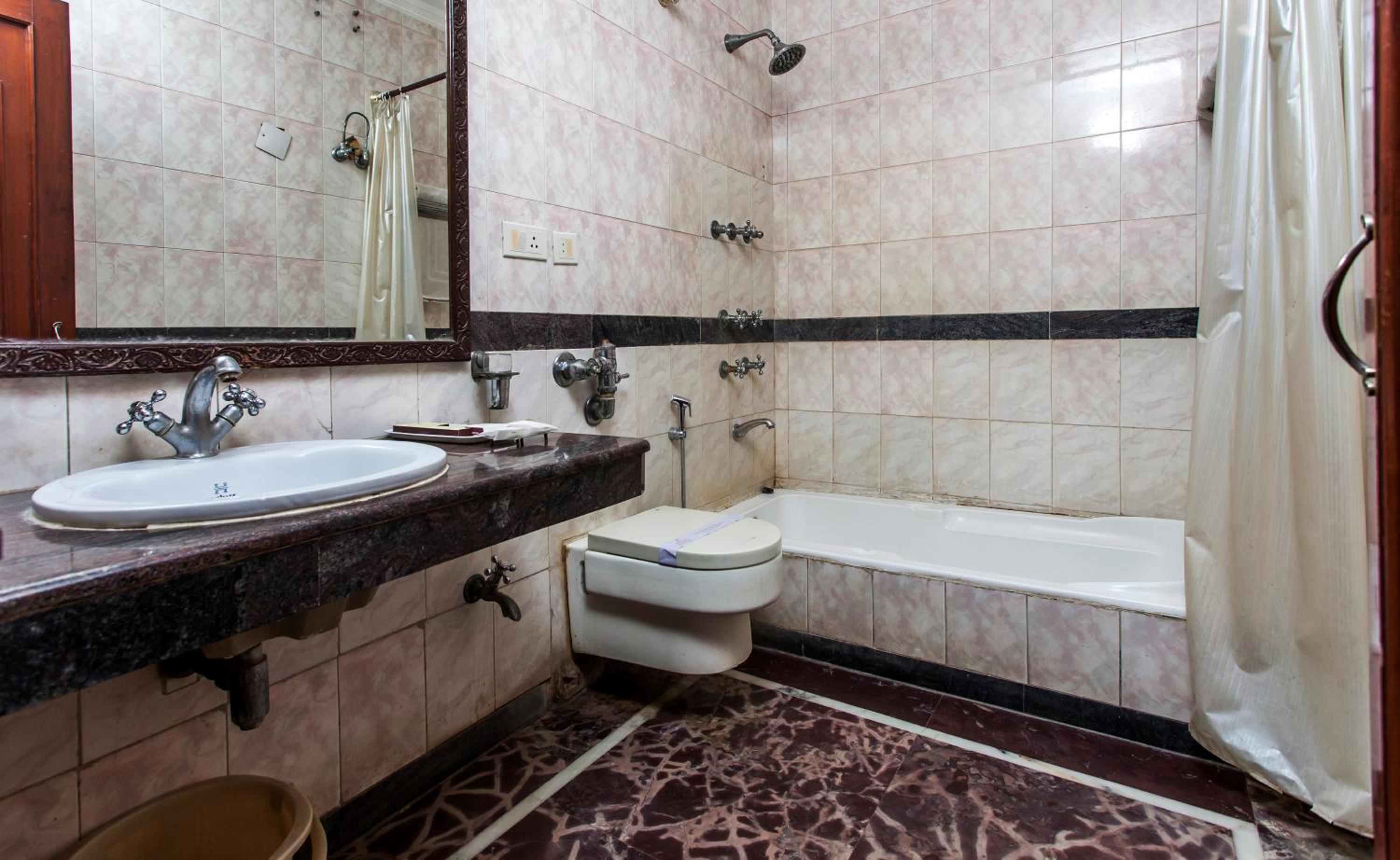 Deluxe Room - Photo 3