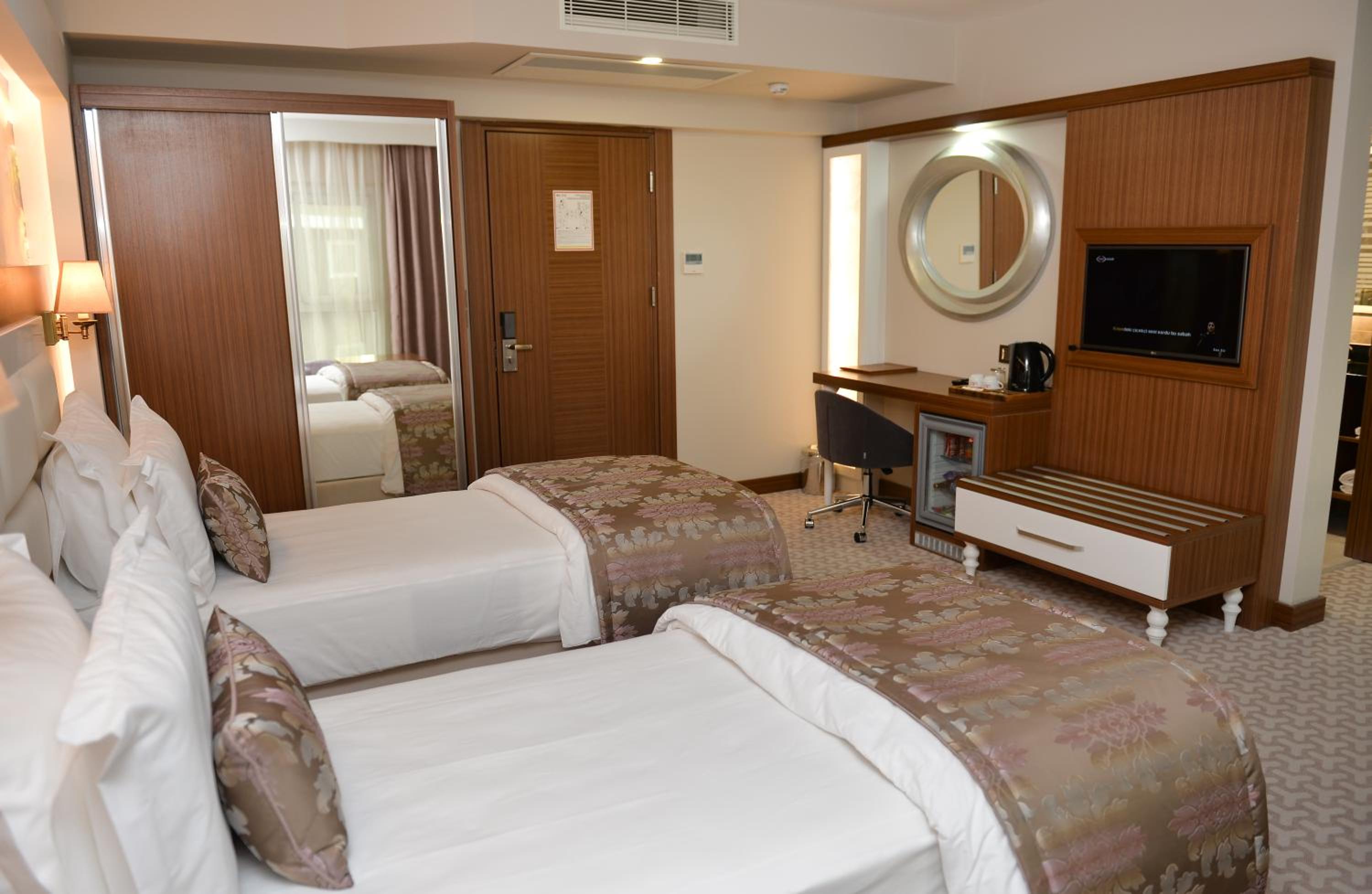 Large Double or Twin Room - Photo 3