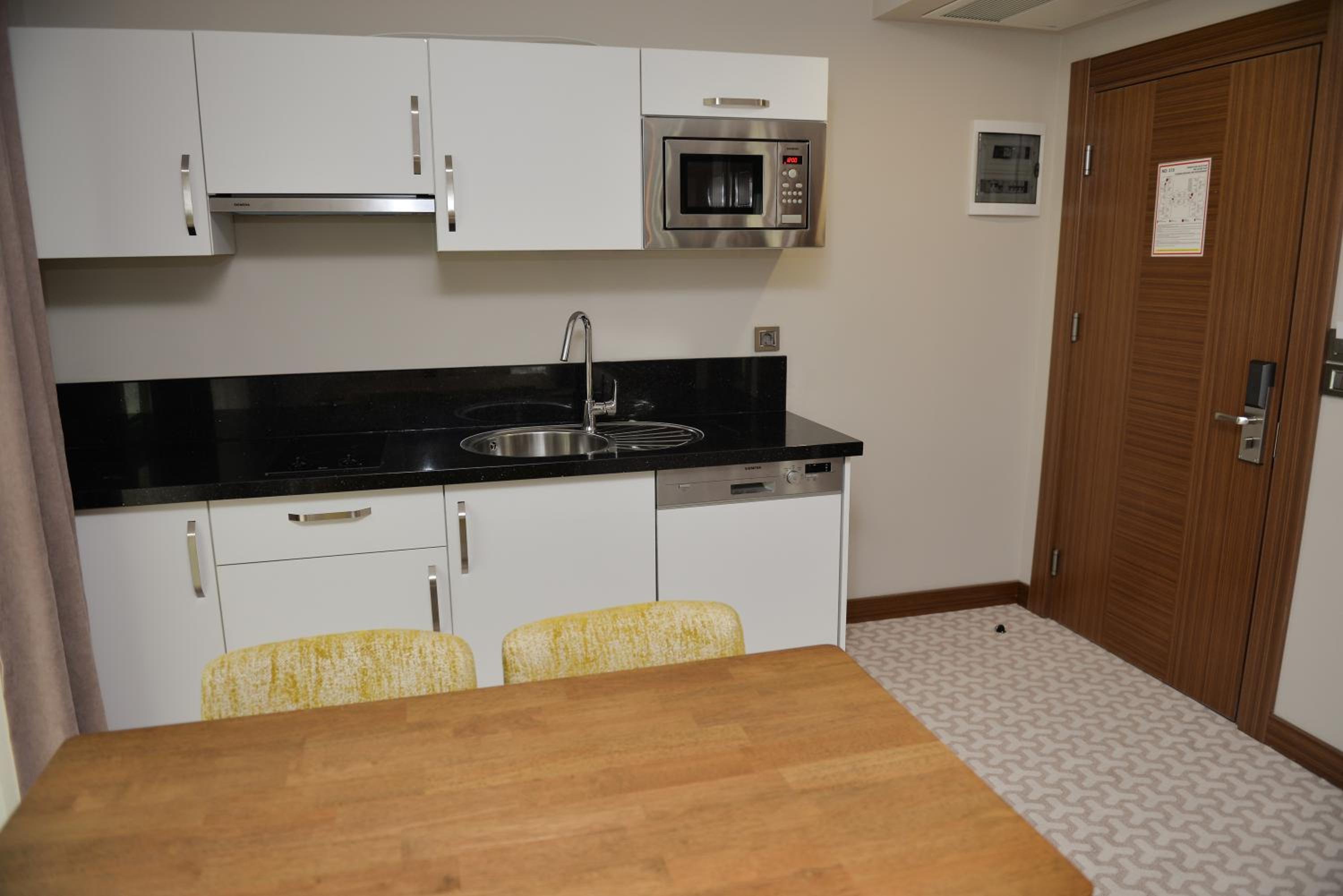 Deluxe Double Studio - Photo 3