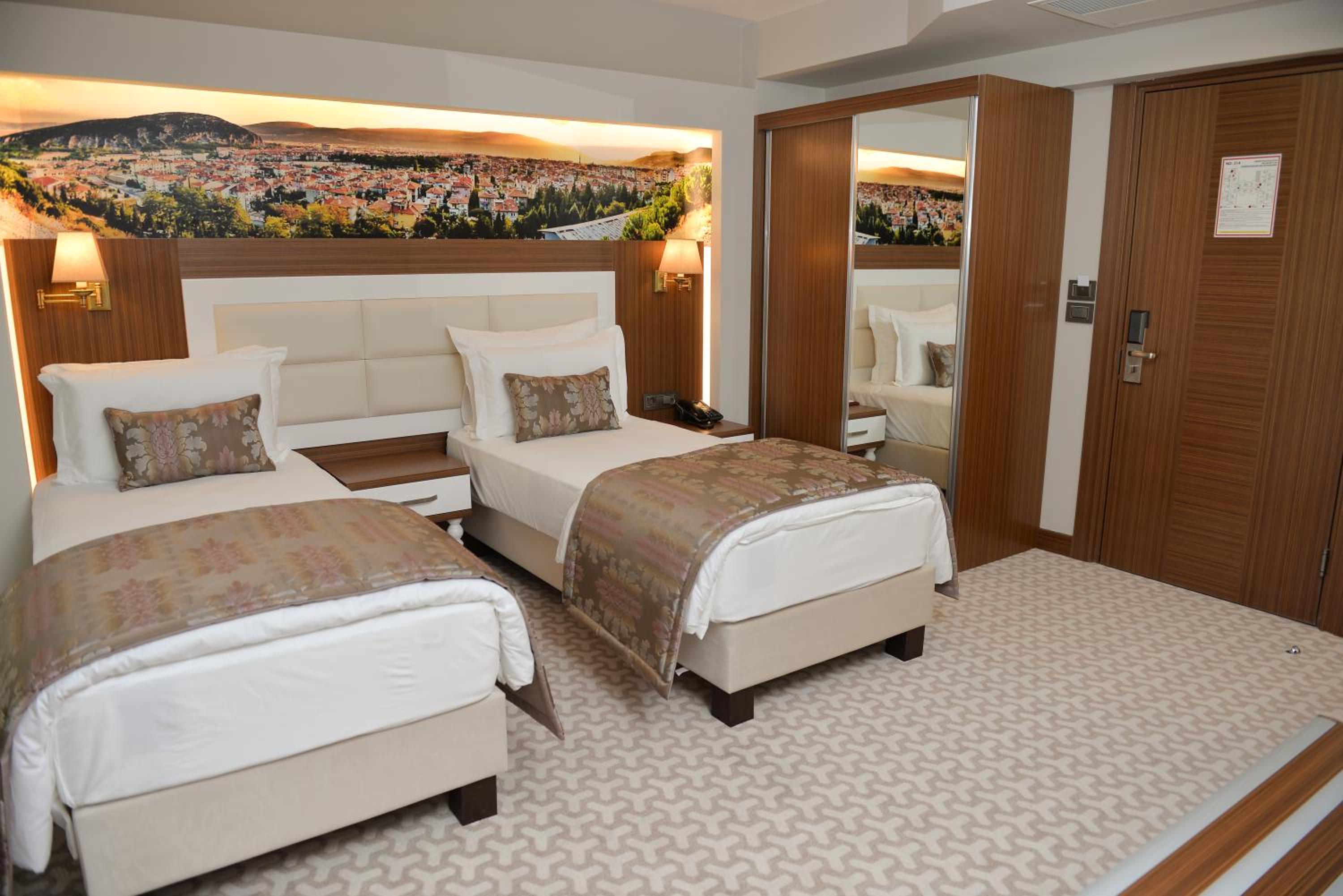 Large Double or Twin Room - Photo 2