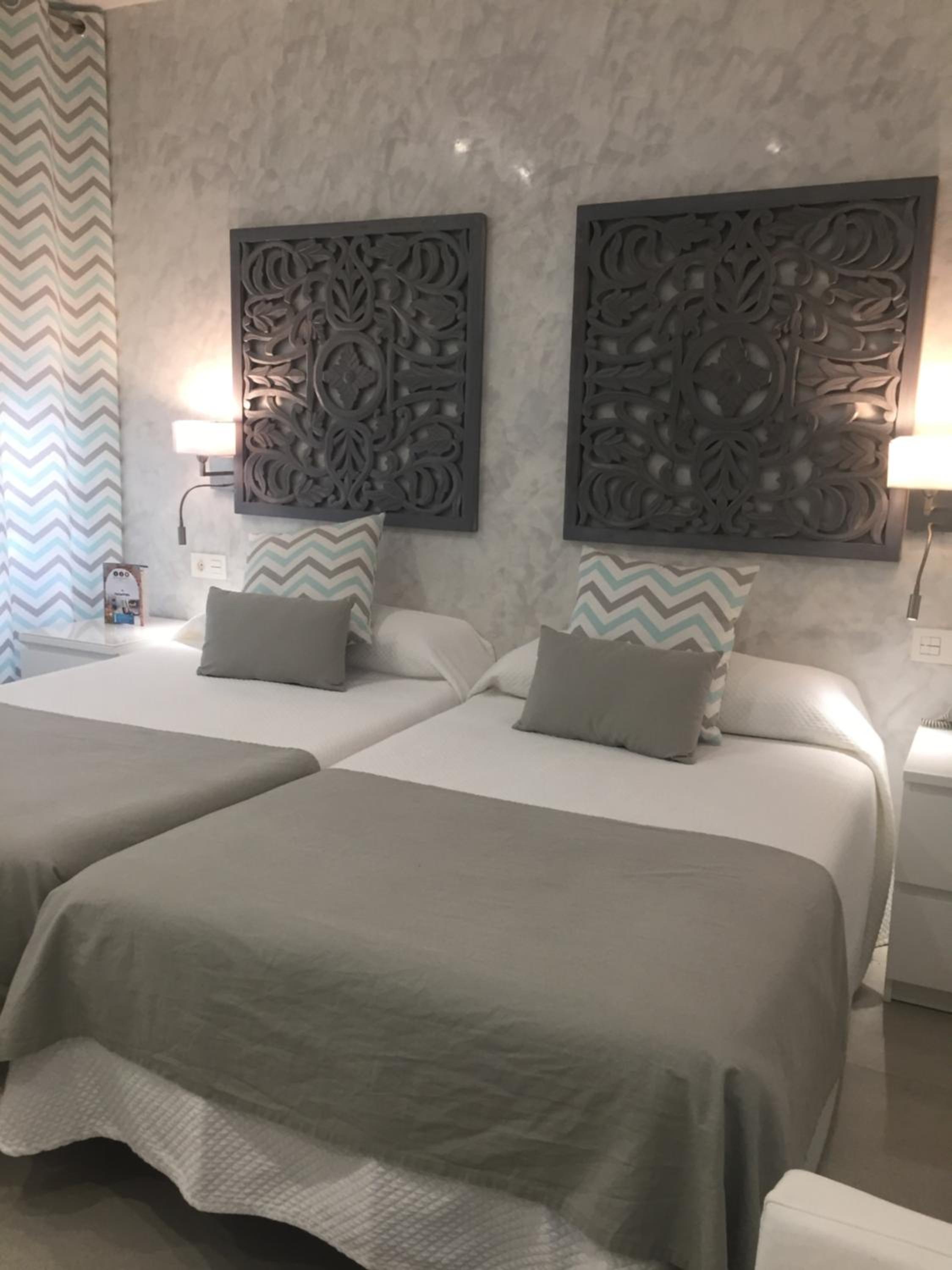 Double or Twin Room photo 3