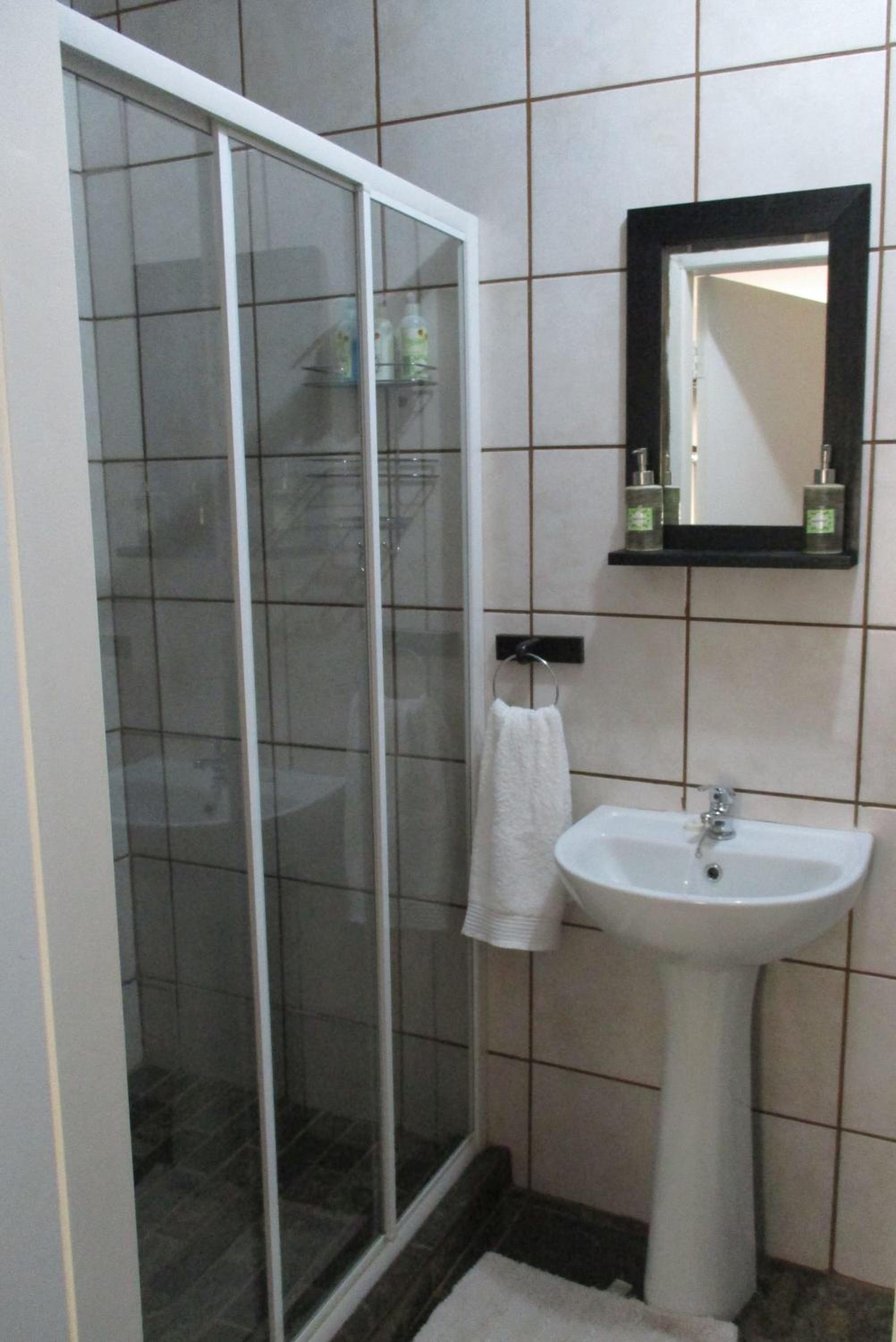 Twin/Double Room photo 3